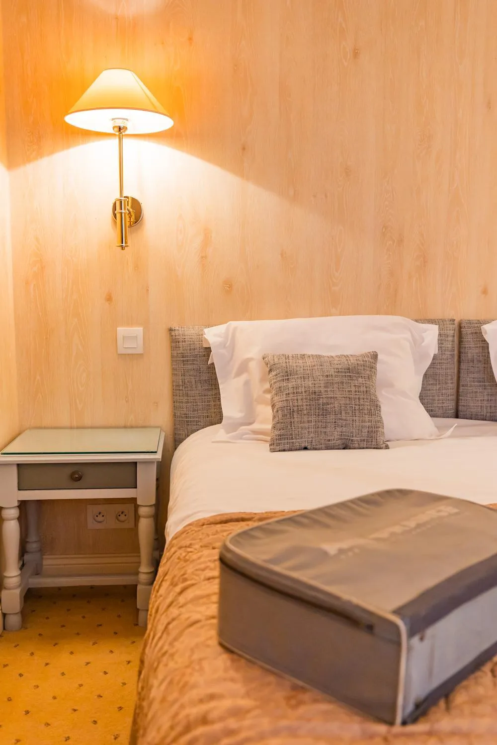 Bedroom, Bed in Hôtel Le D'Avaugour