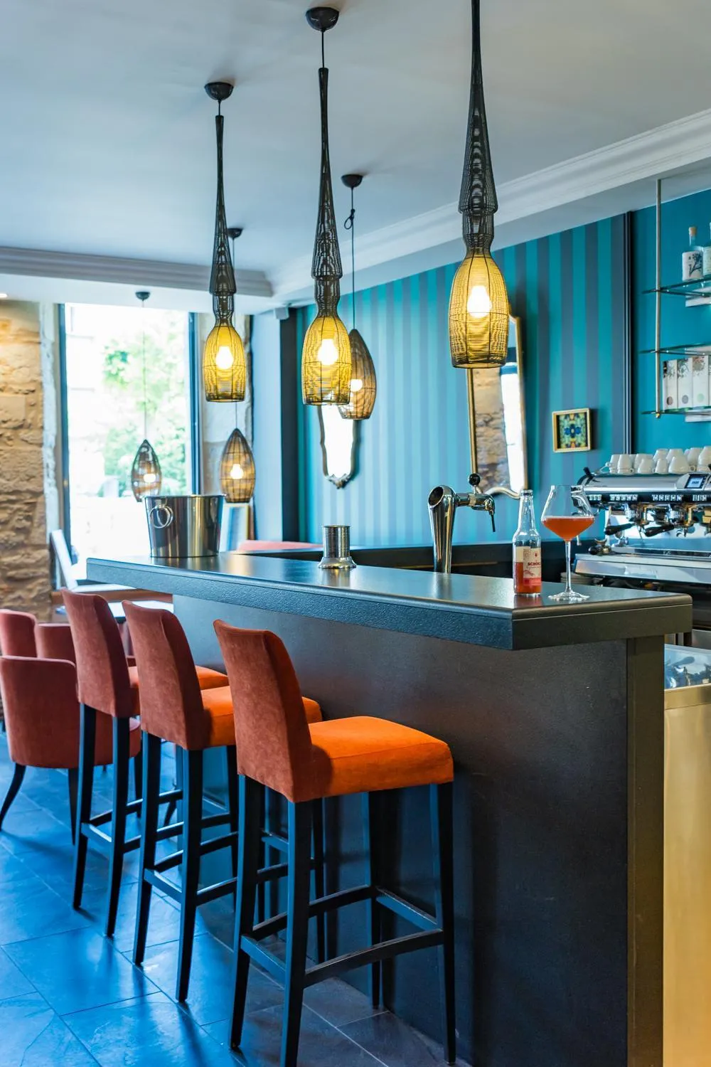 Lounge or bar in Hôtel Le D'Avaugour