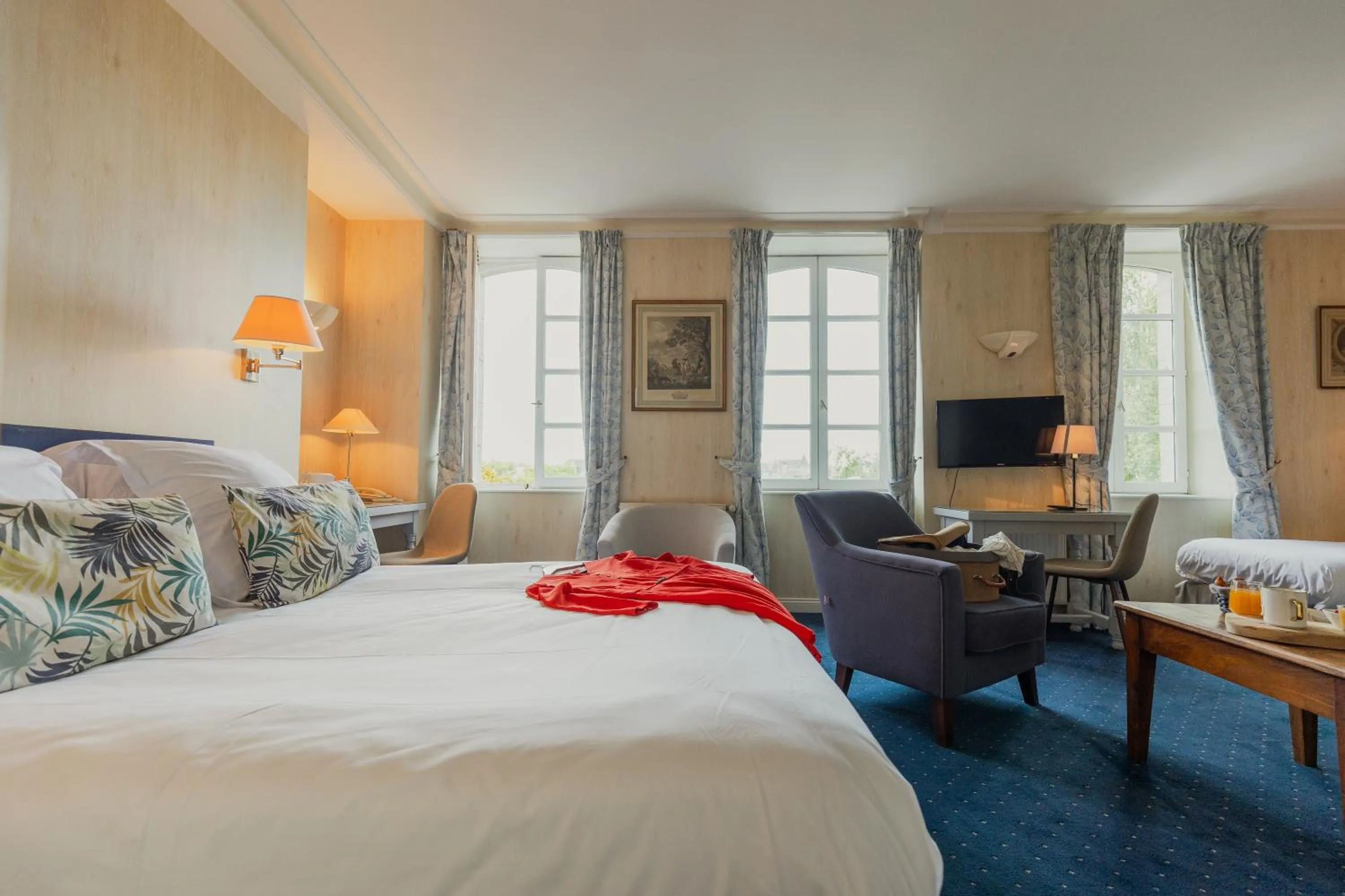 Bedroom, Bed in Hôtel Le D'Avaugour