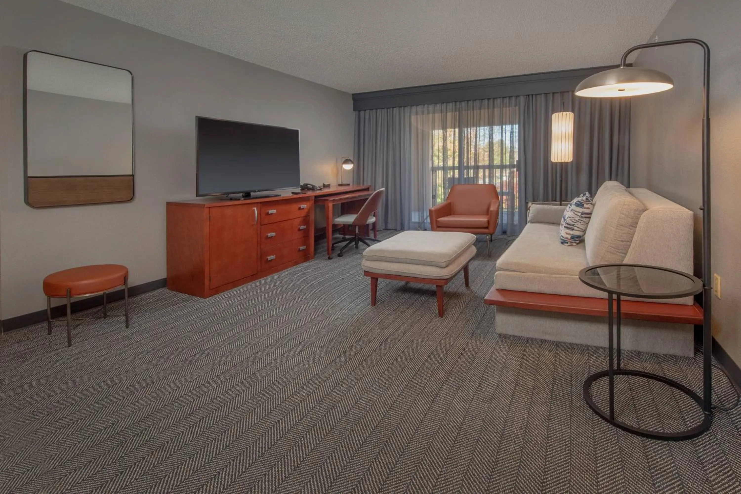Living room, Bed in Courtyard by Marriott Frederick