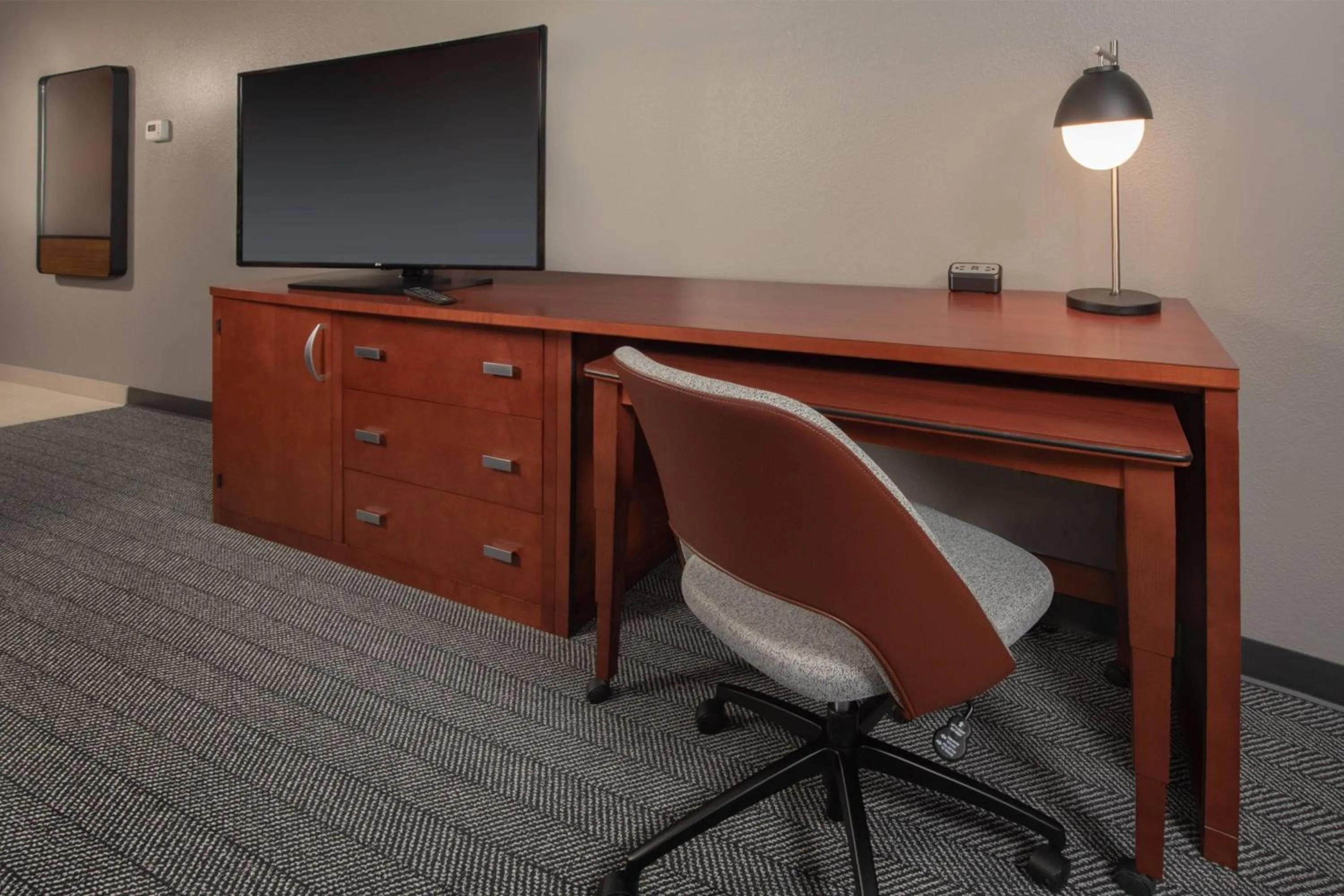 Photo of the whole room in Courtyard by Marriott Frederick