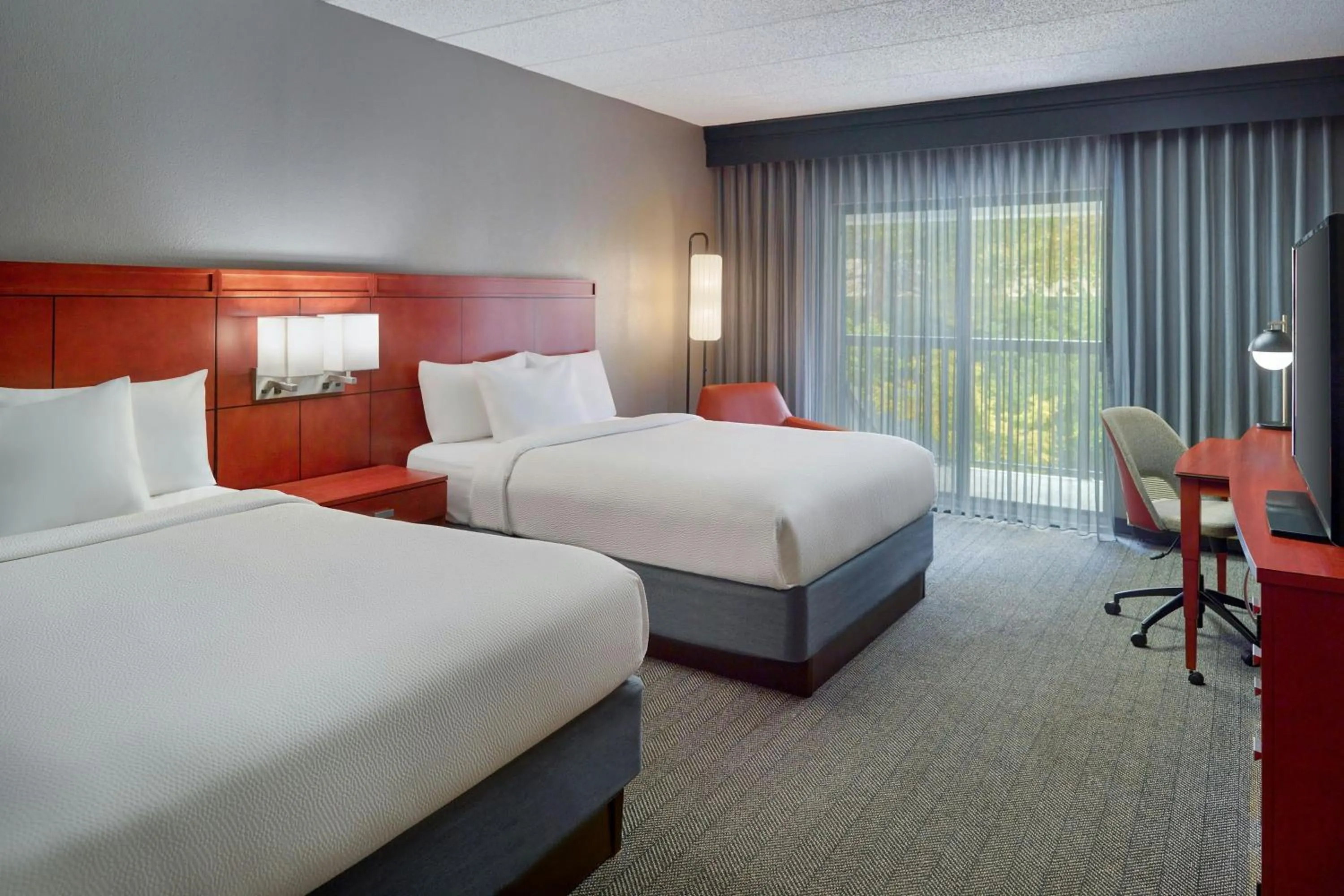 Photo of the whole room, Bed in Courtyard by Marriott Frederick