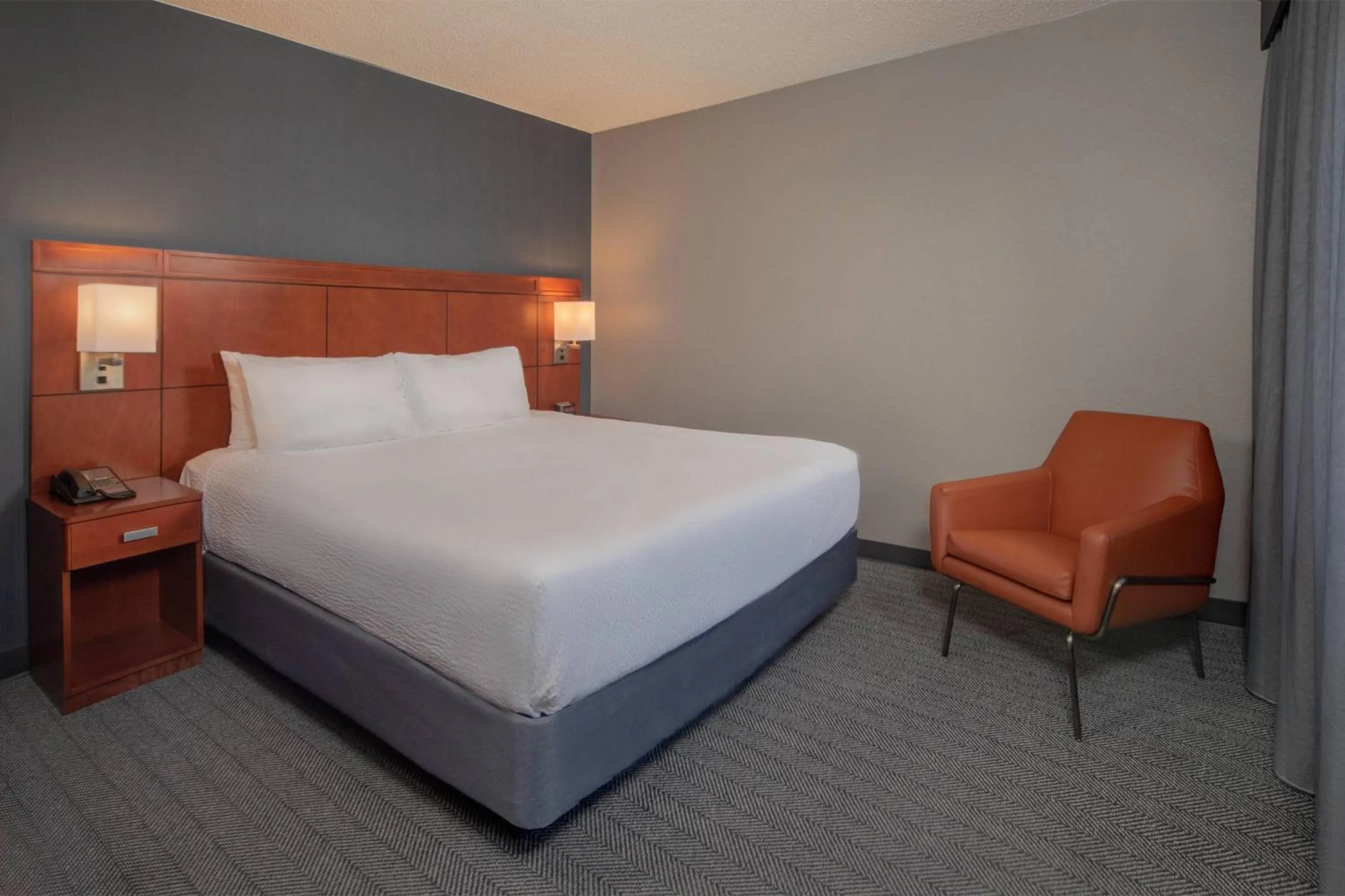 Bedroom, Bed in Courtyard by Marriott Frederick