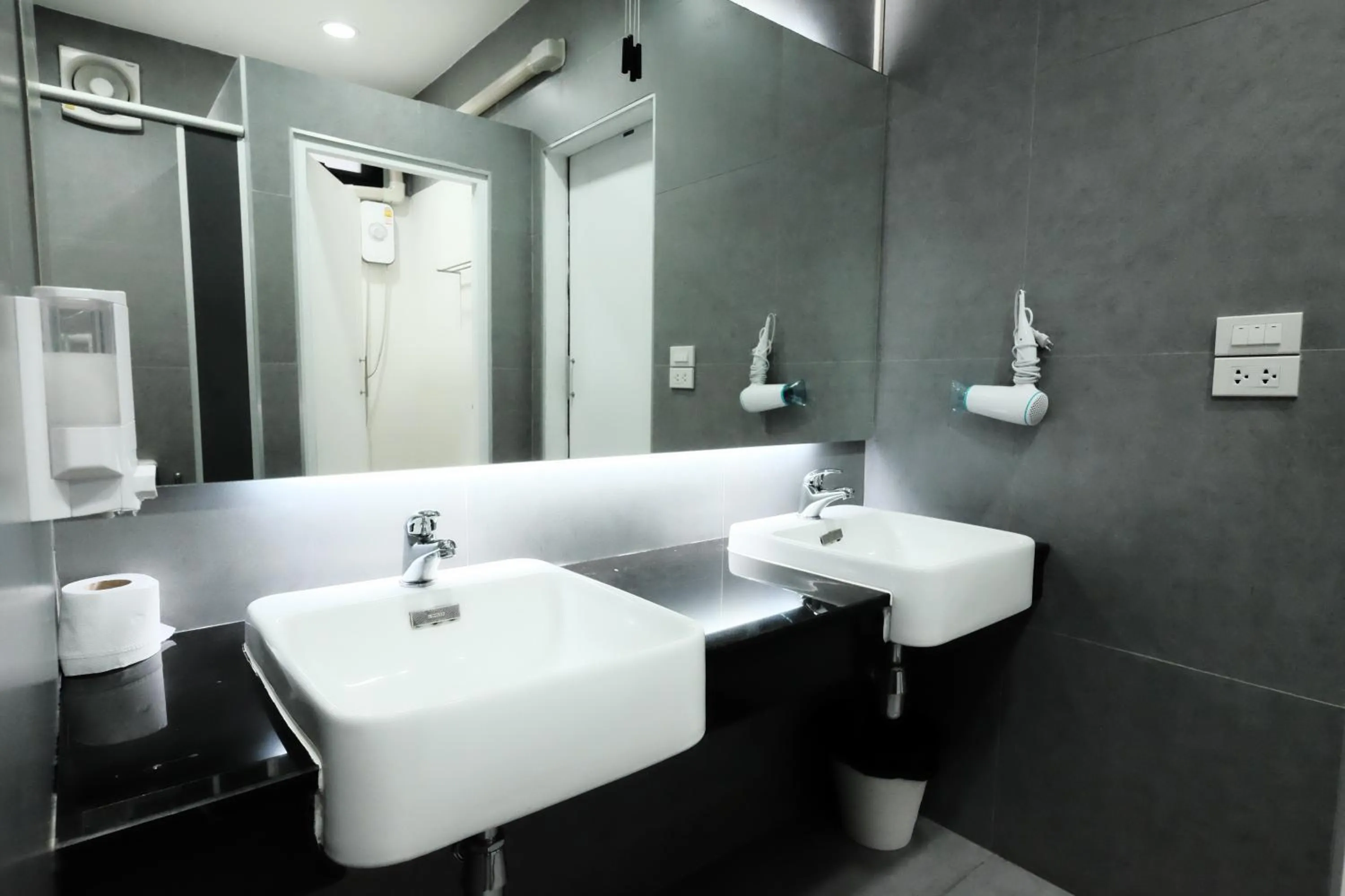 Bathroom in Wayha Hostel Don Mueang Airport