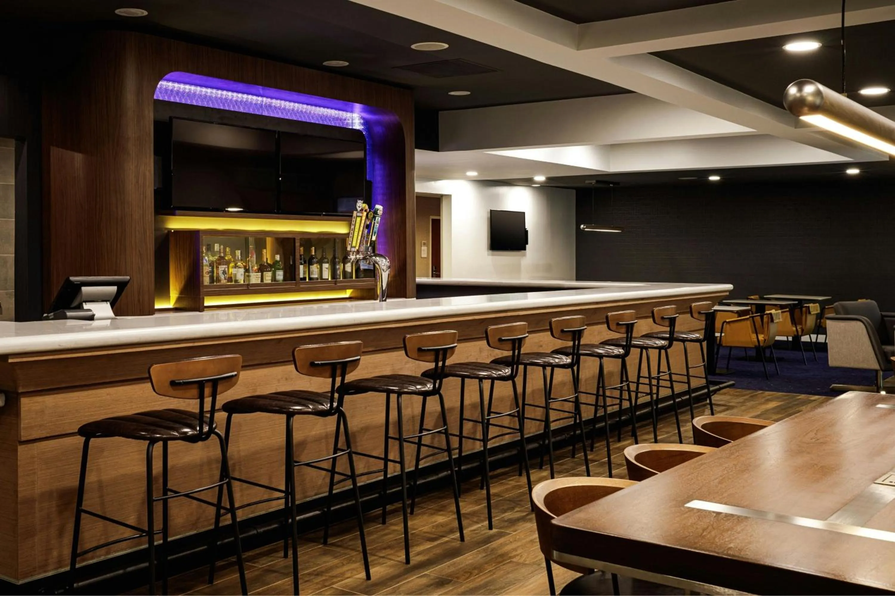 Restaurant/places to eat in Courtyard by Marriott Springfield