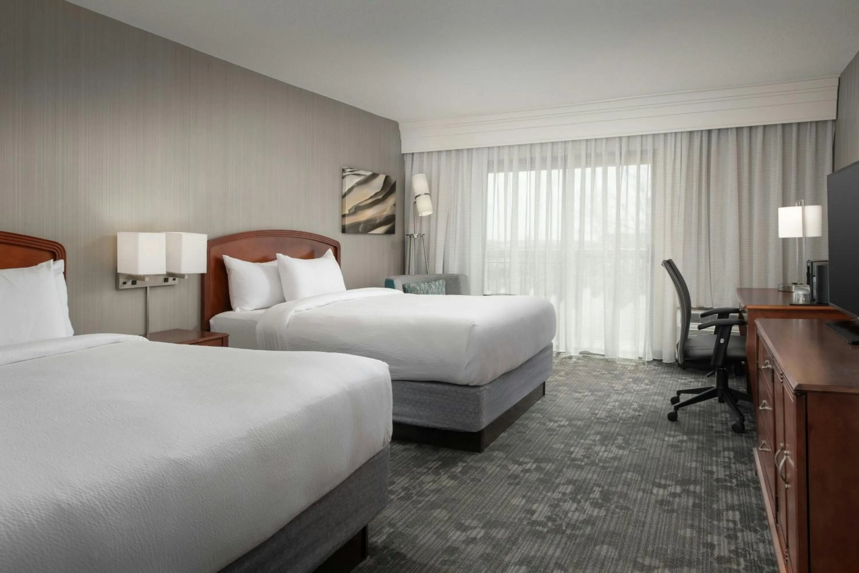 Photo of the whole room, Bed in Courtyard by Marriott Springfield