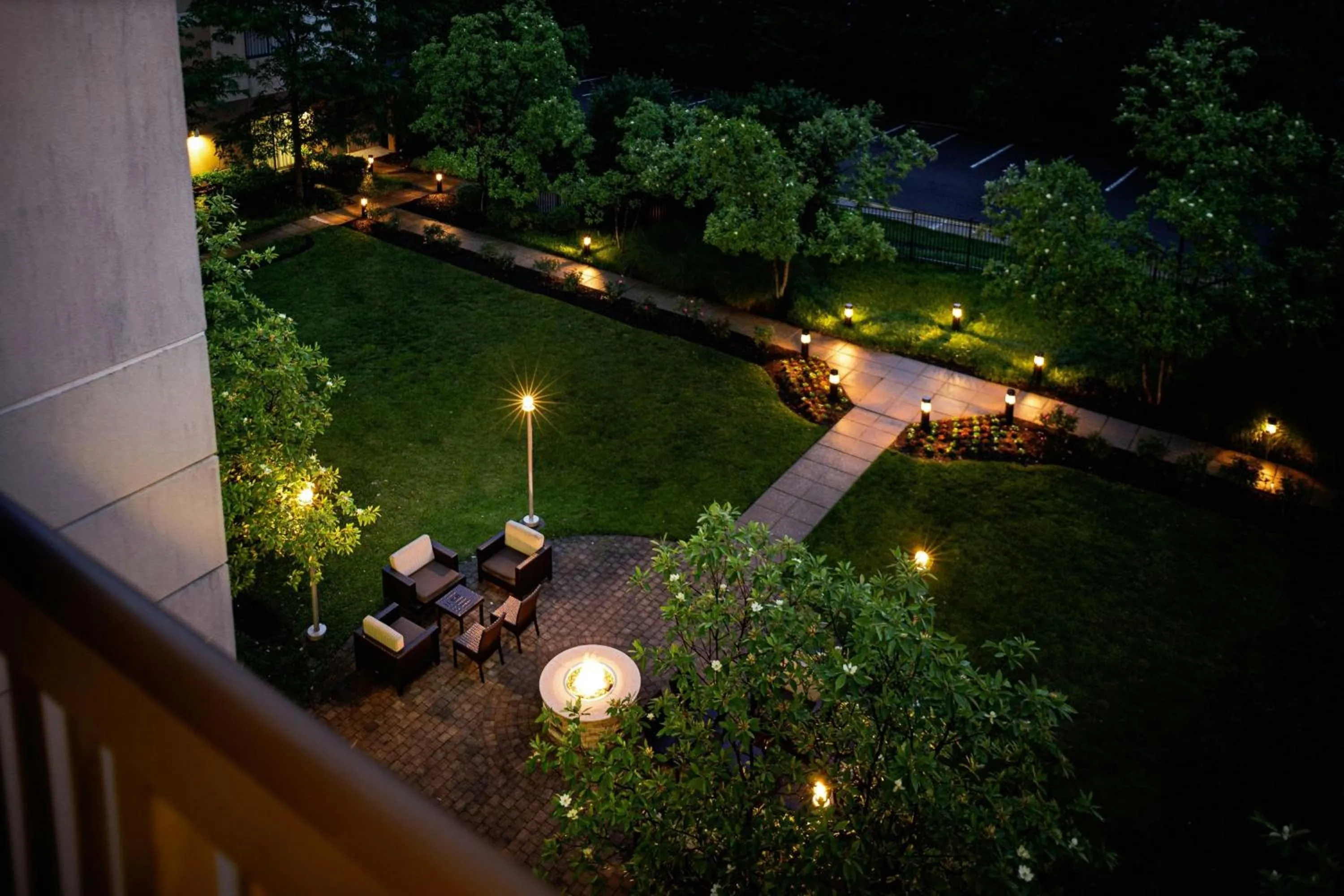 Photo of the whole room in Courtyard by Marriott Springfield