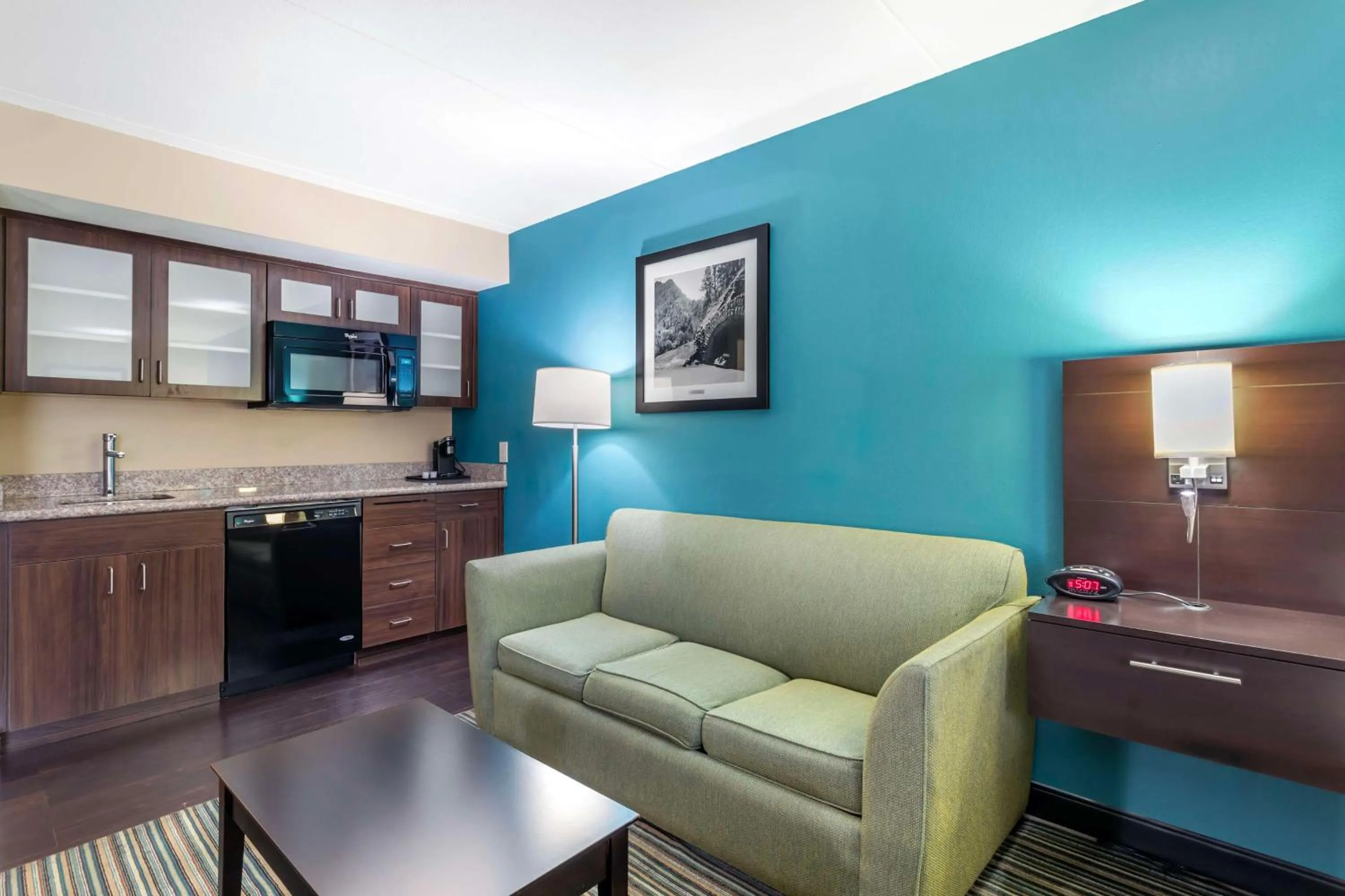 Kitchen or kitchenette in Best Western Plus Knoxville Cedar Bluff