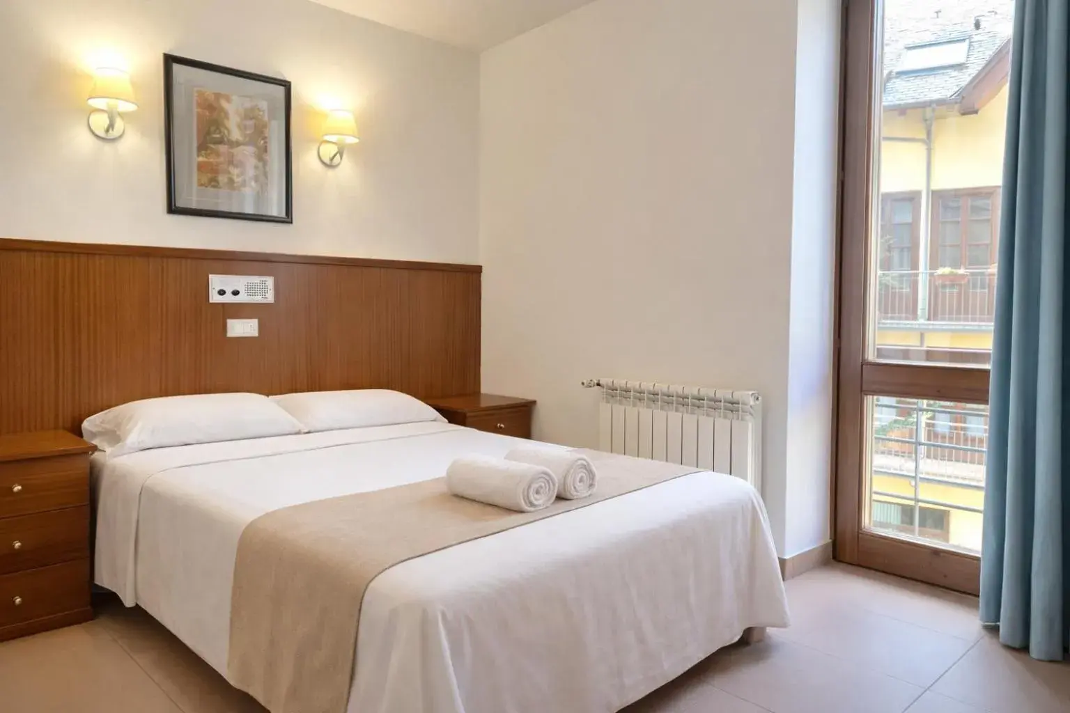 Comfort Triple Room in Hotel La Creu by RdA Hotels Comfort Triple Room in Hotel La Creu by RdA Hotels