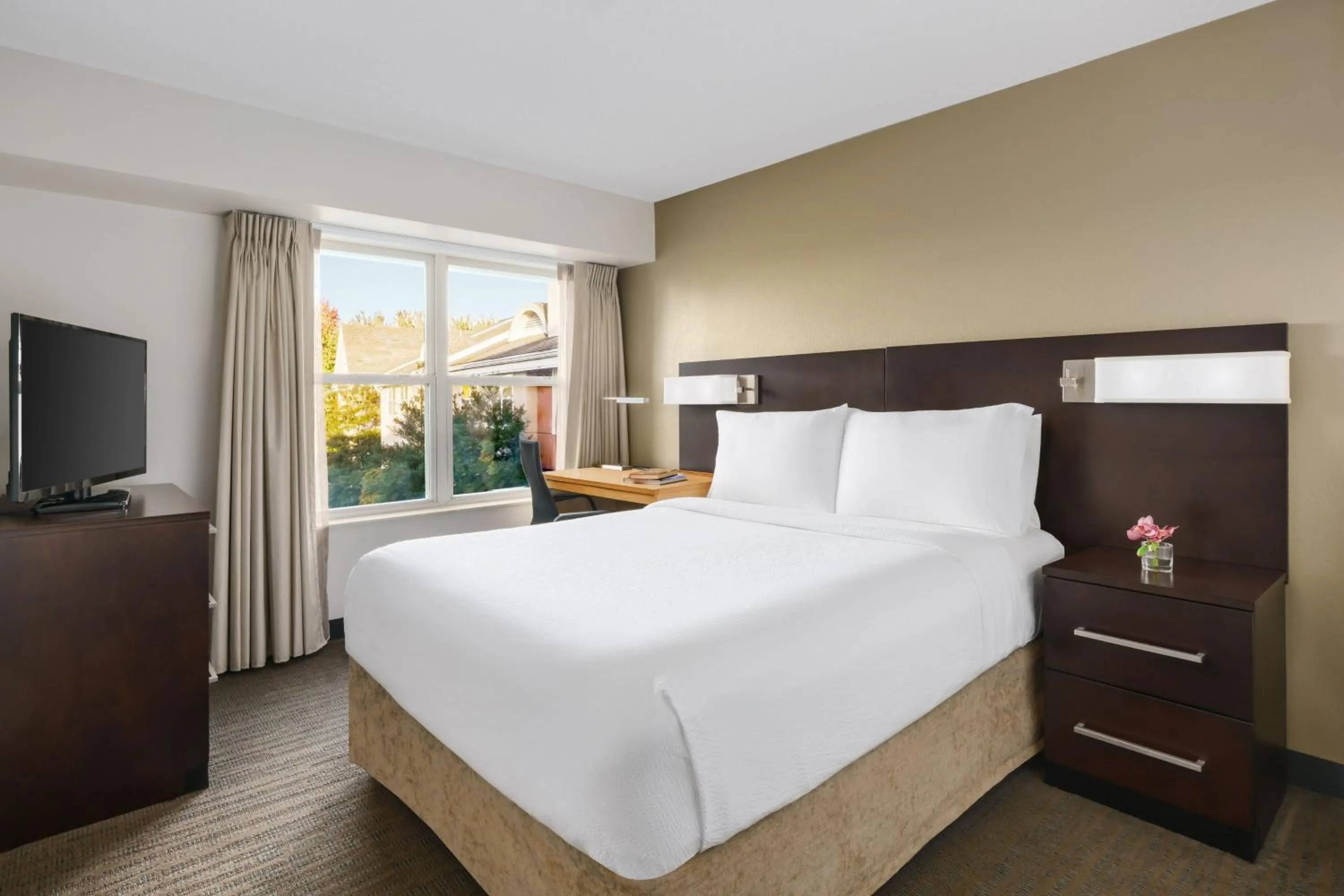 Bedroom, Bed in Residence Inn Gaithersburg Washingtonian Center