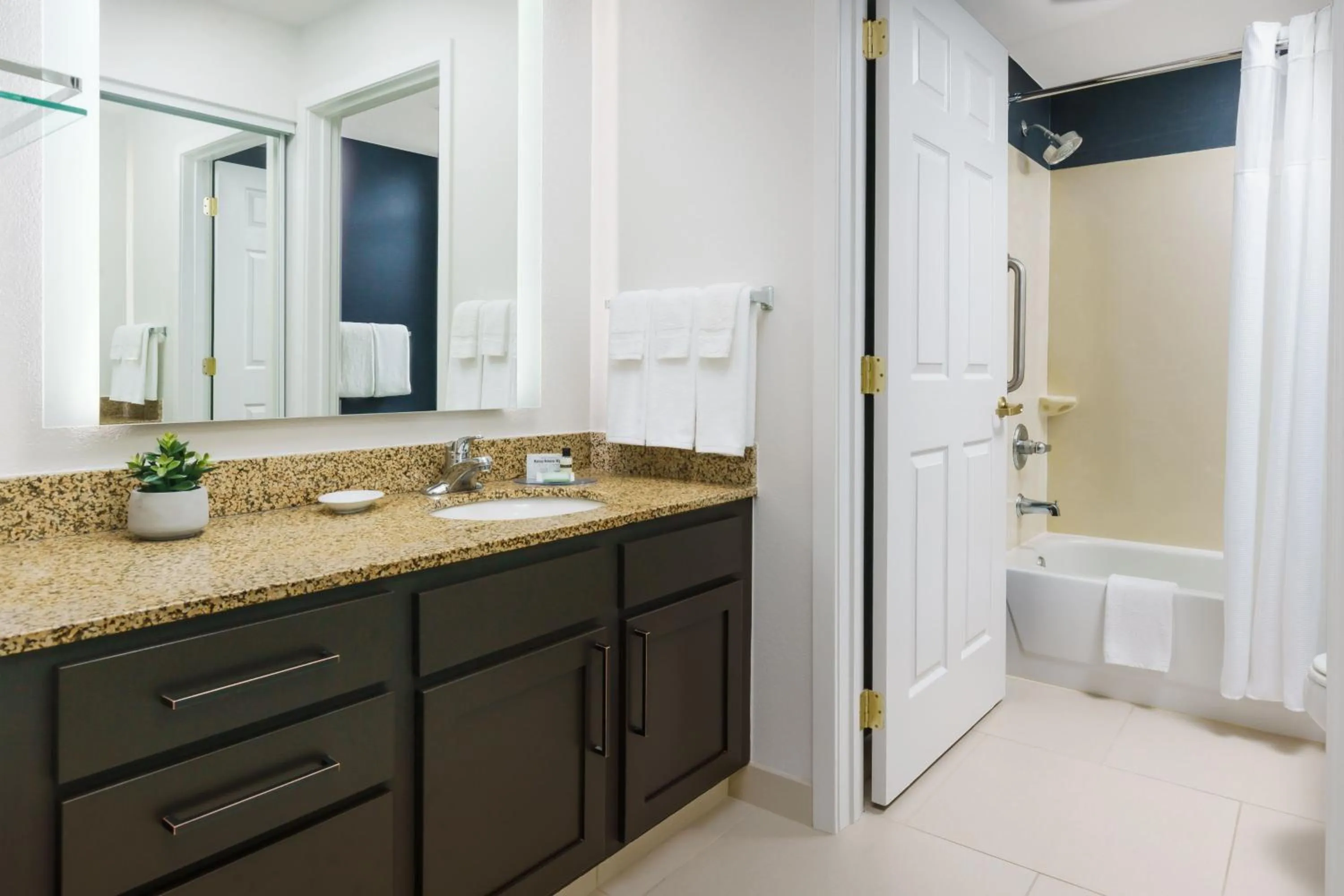 Bathroom in Residence Inn Gaithersburg Washingtonian Center