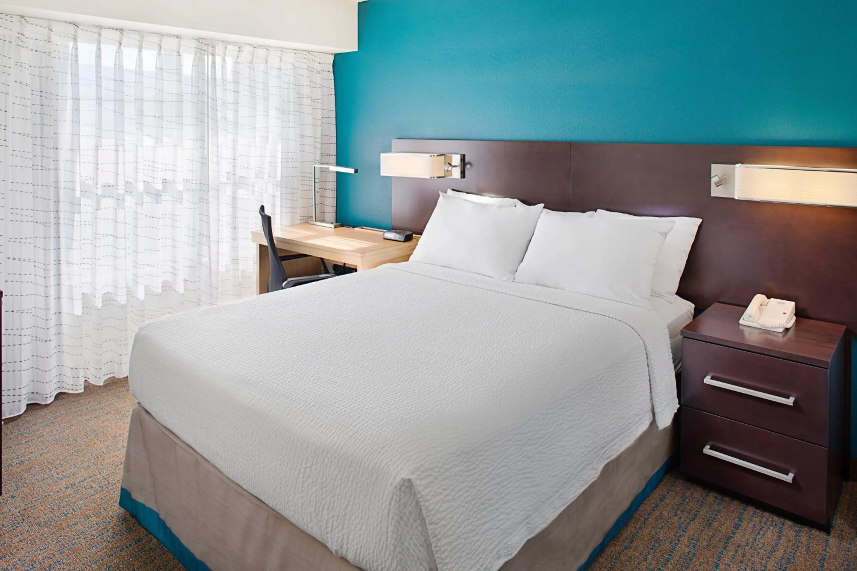 Bedroom, Bed in Residence Inn Gaithersburg Washingtonian Center