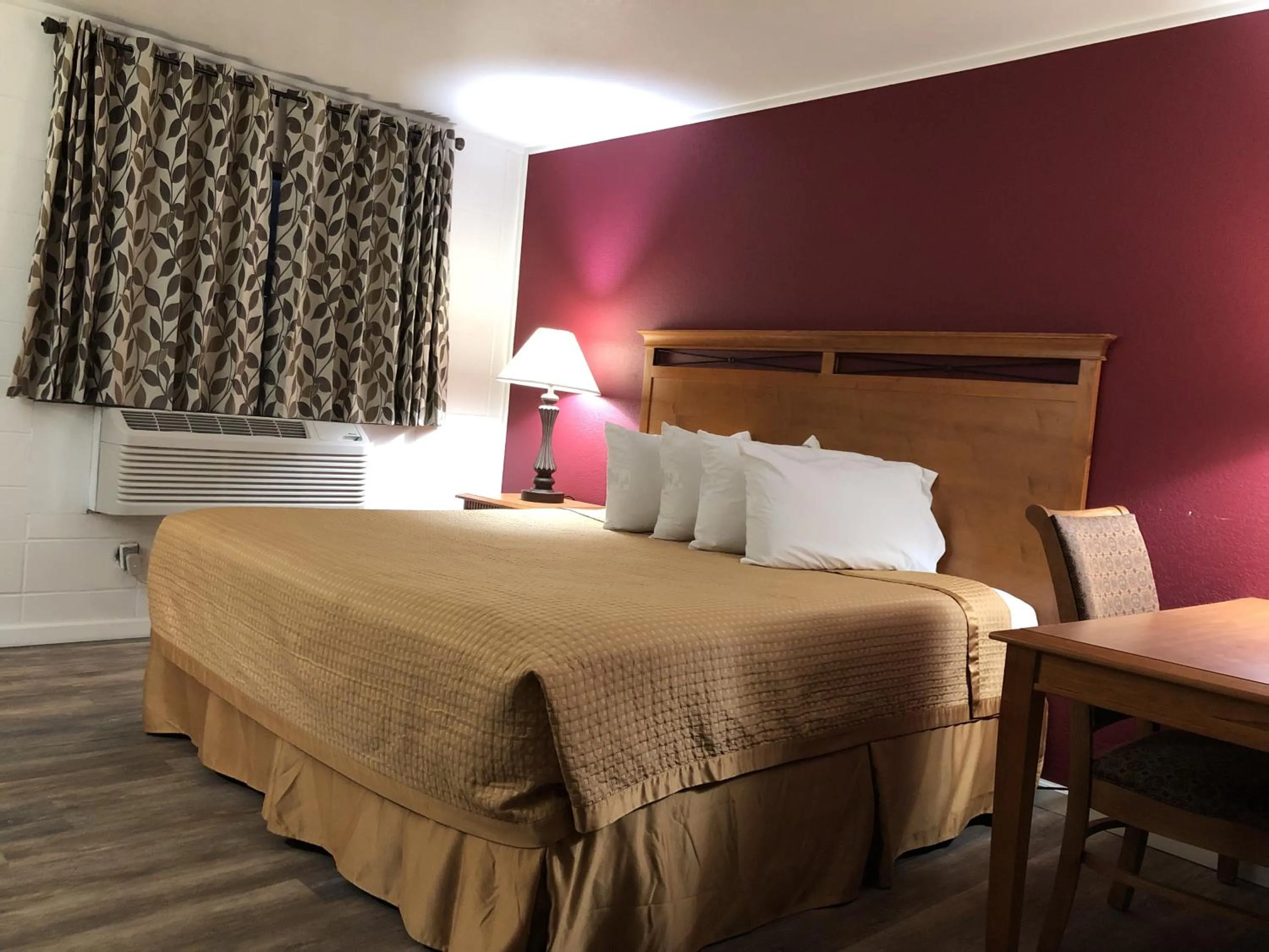 Bedroom, Bed in Capital O Budget Inn Ontario I-84