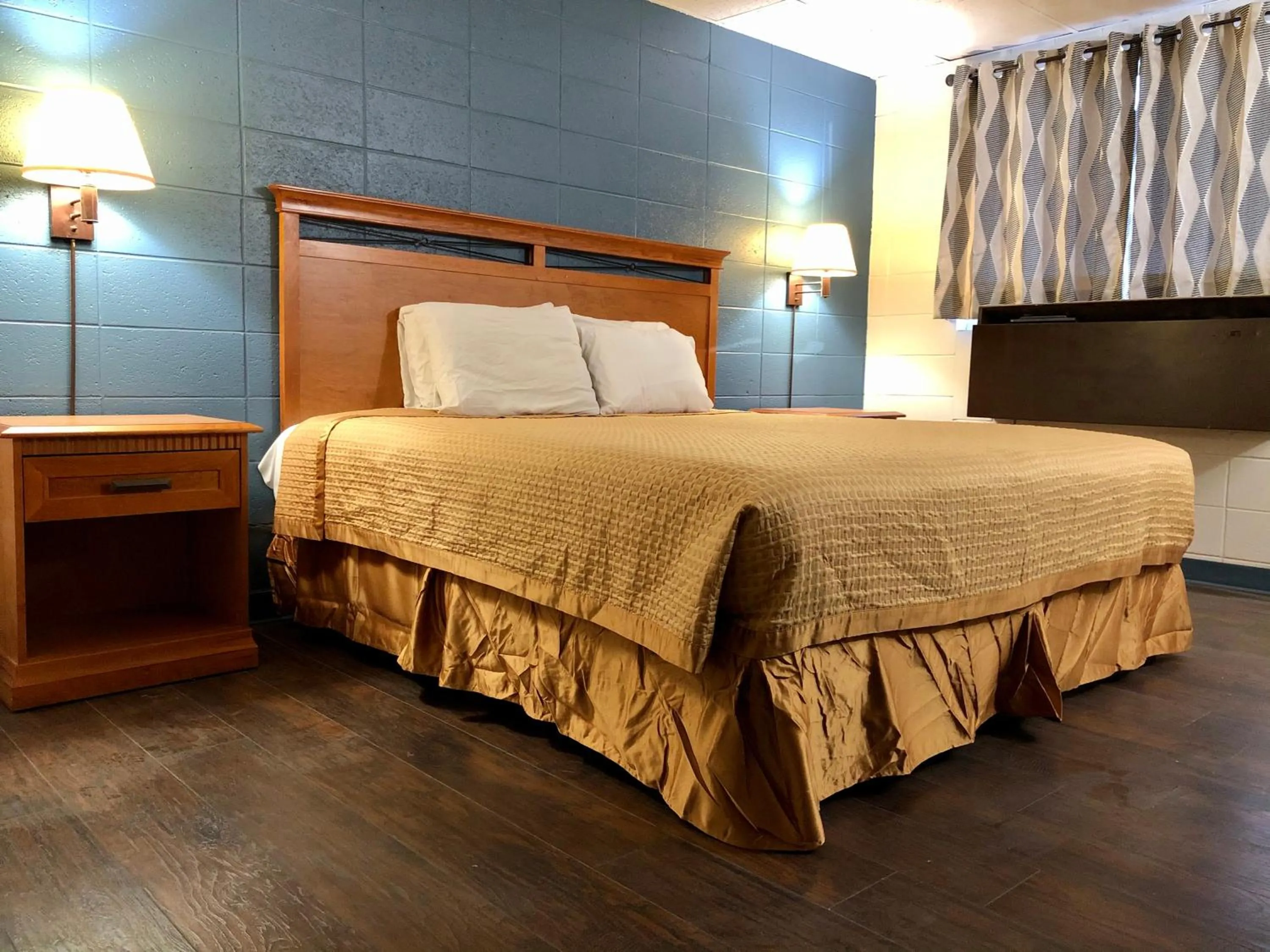 Bedroom, Bed in Capital O Budget Inn Ontario I-84