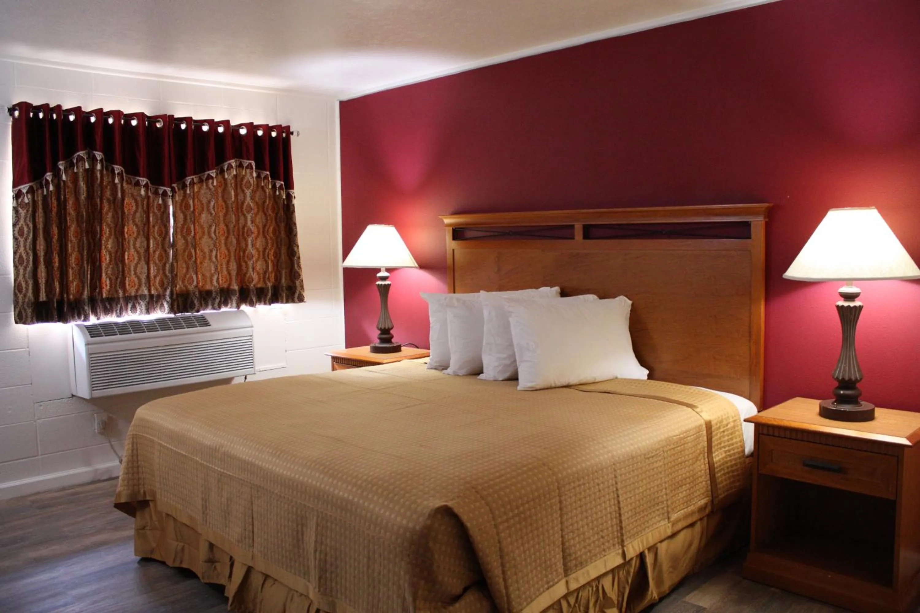 Bedroom, Bed in Capital O Budget Inn Ontario I-84