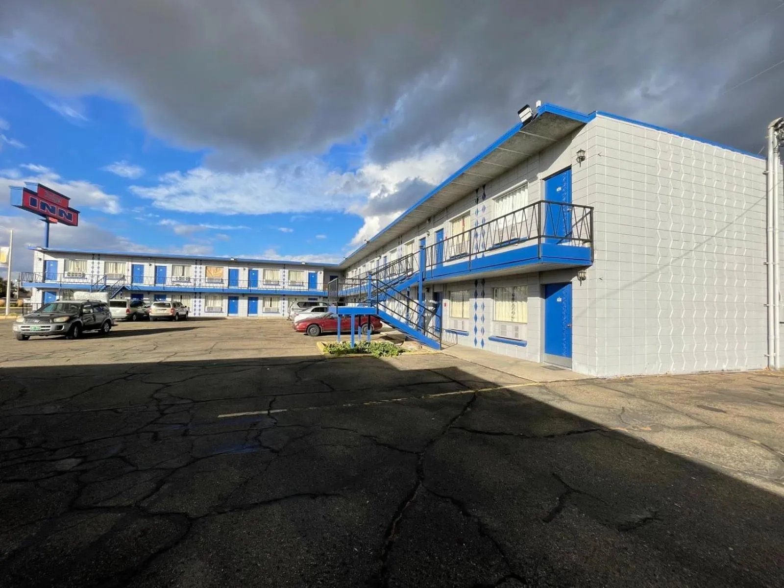 Parking in Capital O Budget Inn Ontario I-84