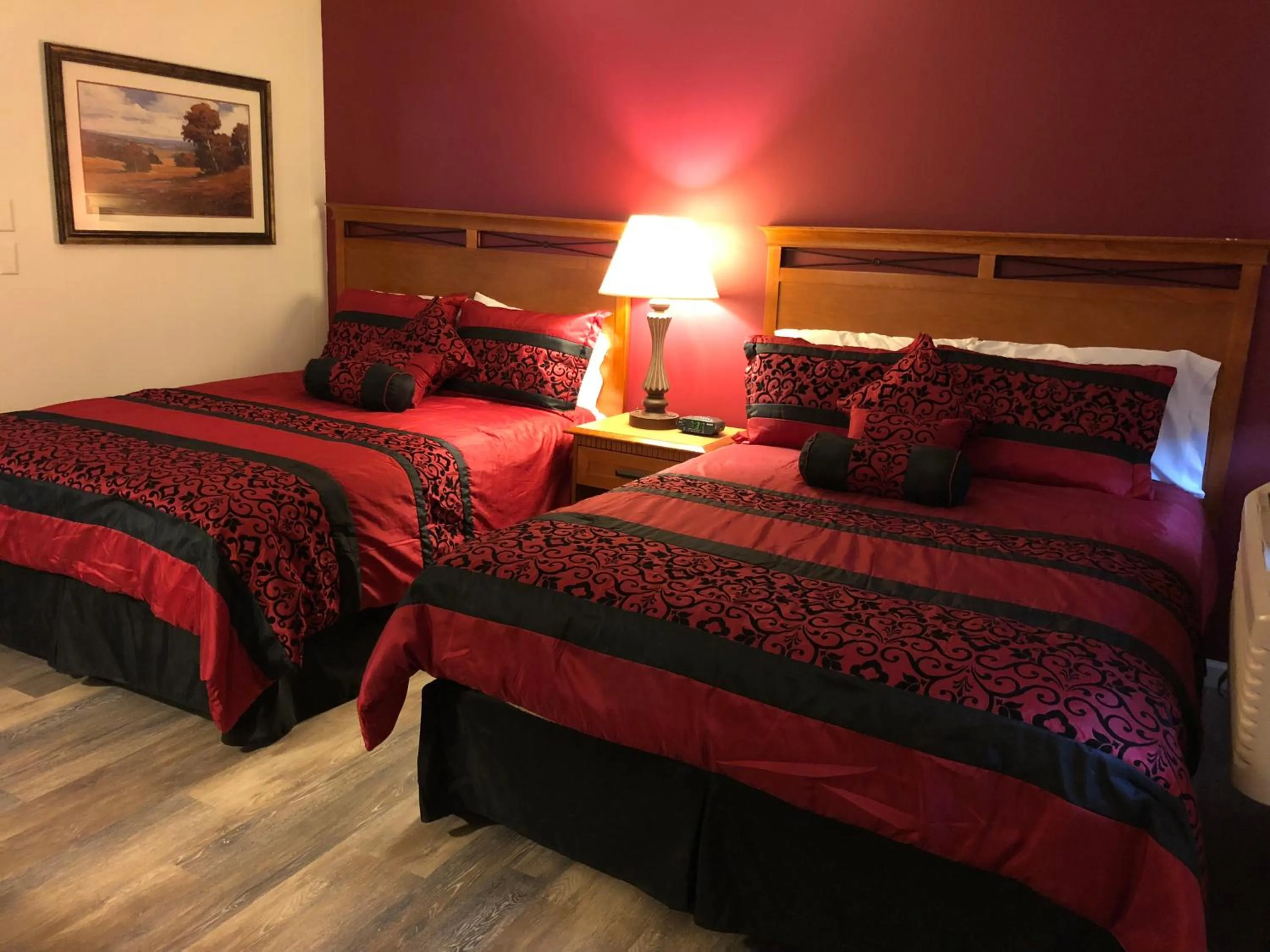 Bedroom, Bed in Capital O Budget Inn Ontario I-84