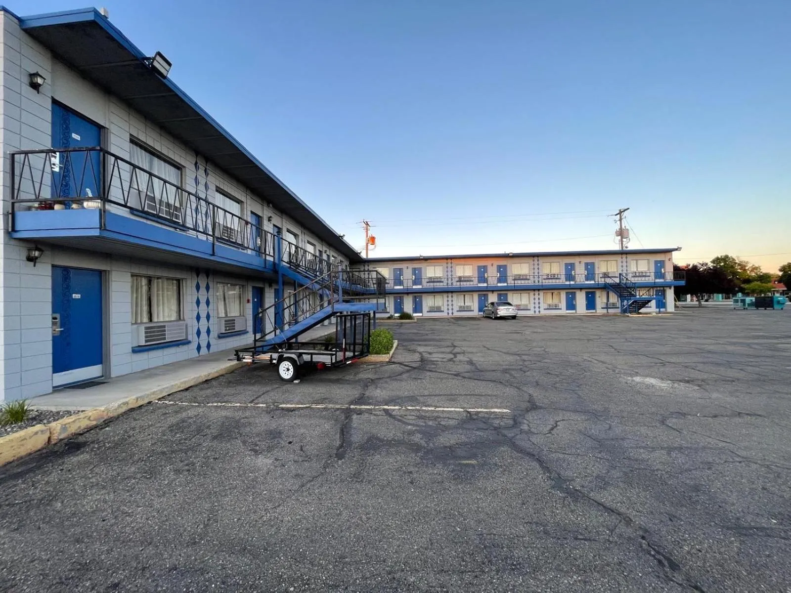 Property building in Capital O Budget Inn Ontario I-84