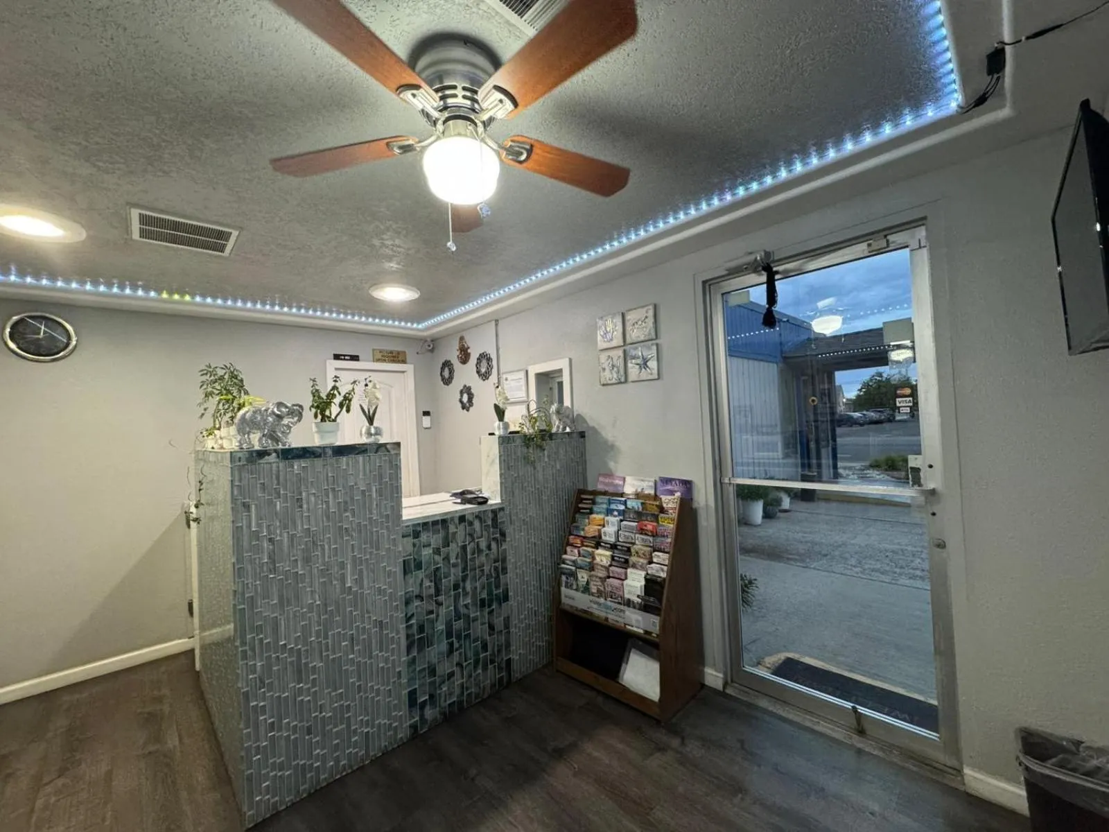 Lobby or reception in Capital O Budget Inn Ontario I-84