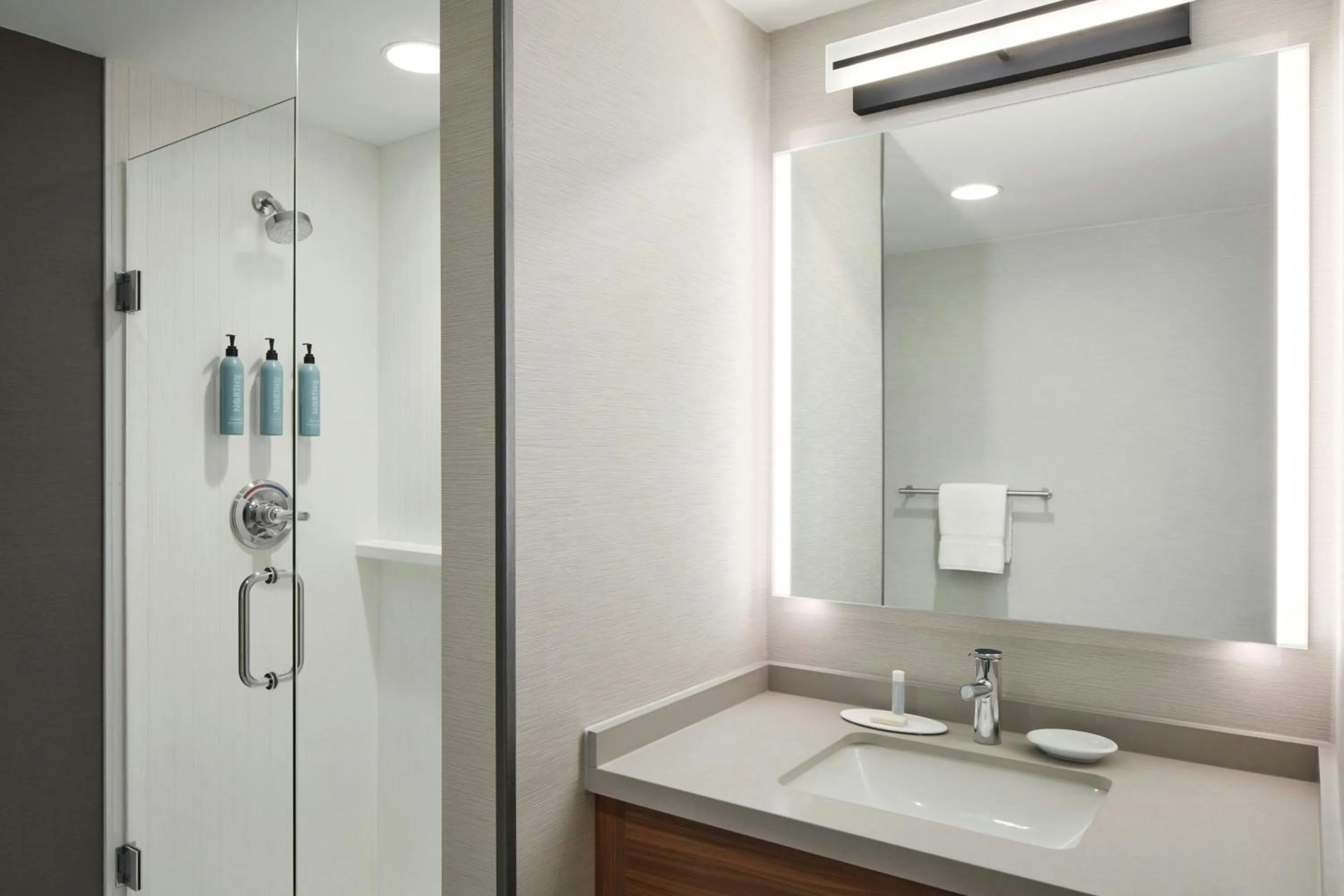 Bathroom in Courtyard by Marriott Hamilton