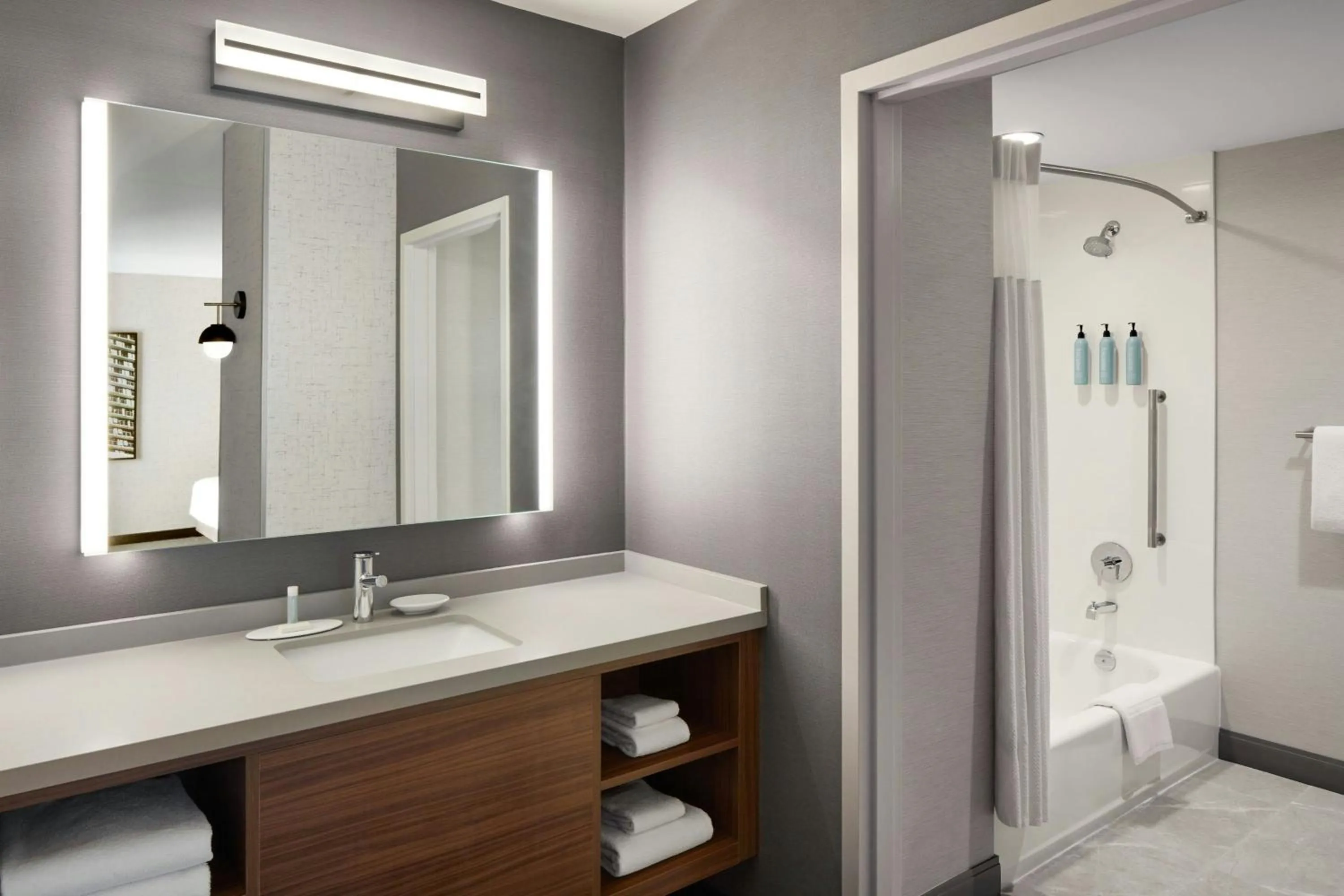 Bathroom in Courtyard by Marriott Hamilton