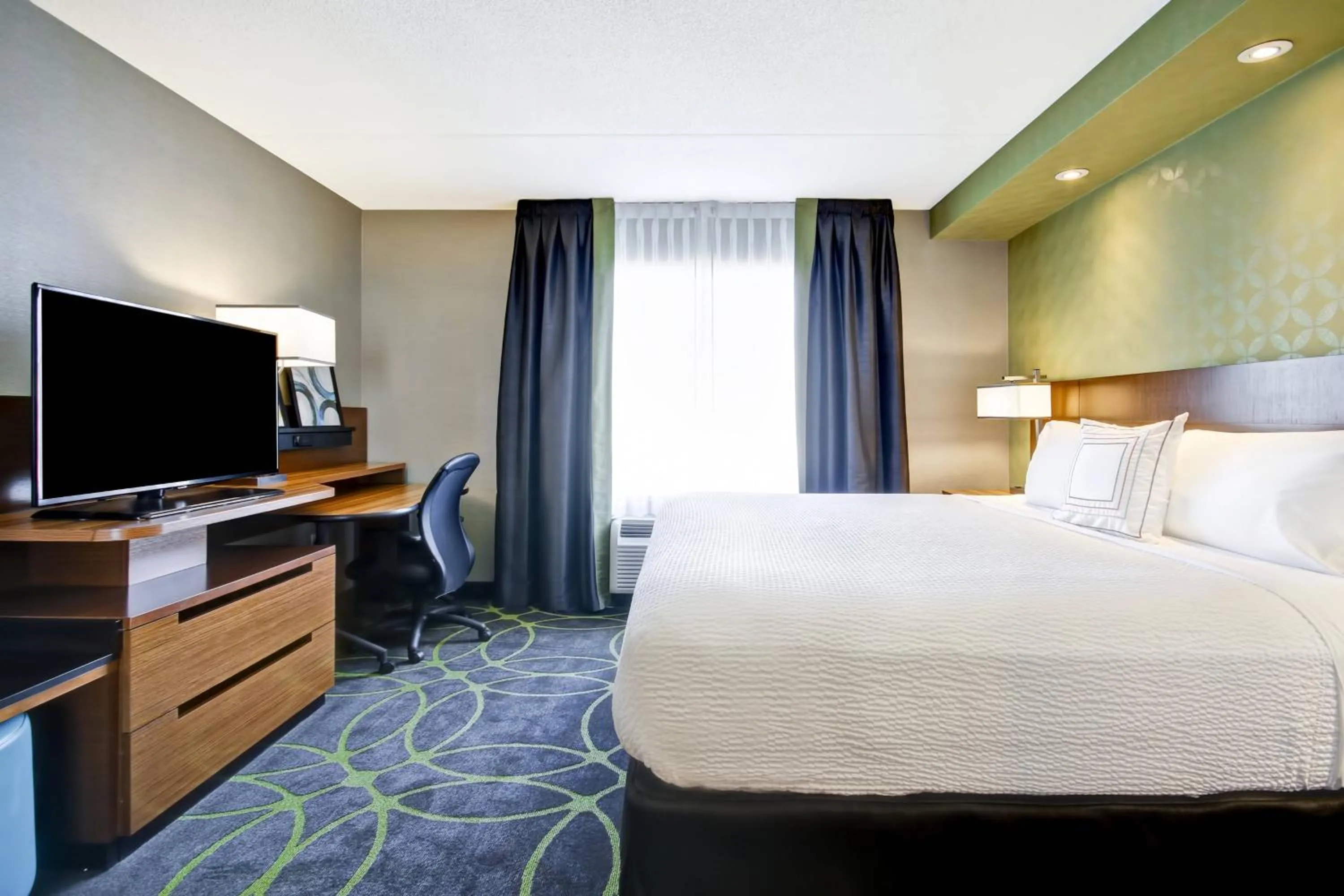 Photo of the whole room, Bed in Fairfield Inn & Suites by Marriott Guelph
