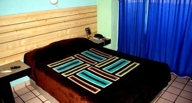 Bedroom, Bed in Hotel Miramar - La Paz