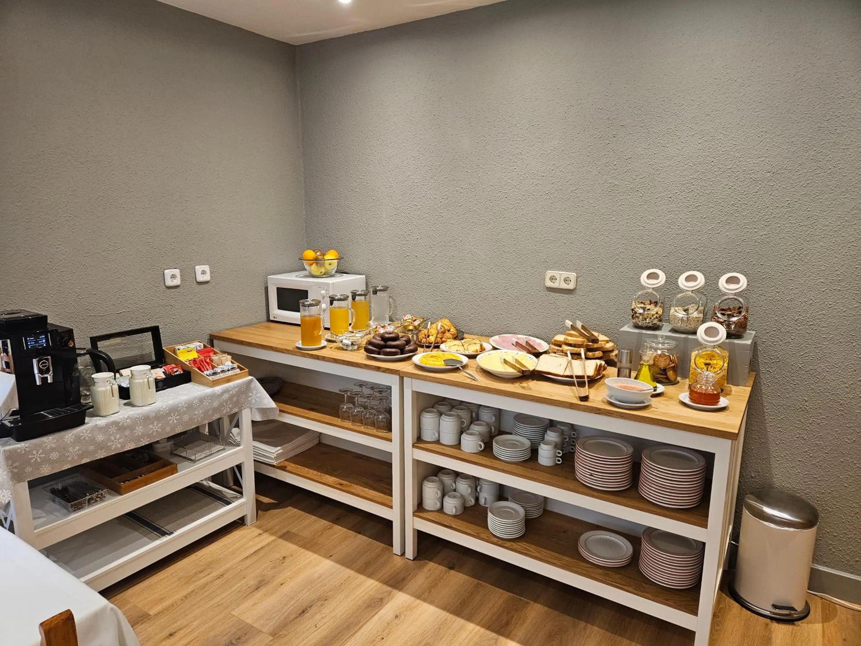 Continental breakfast in Hotel Anglada