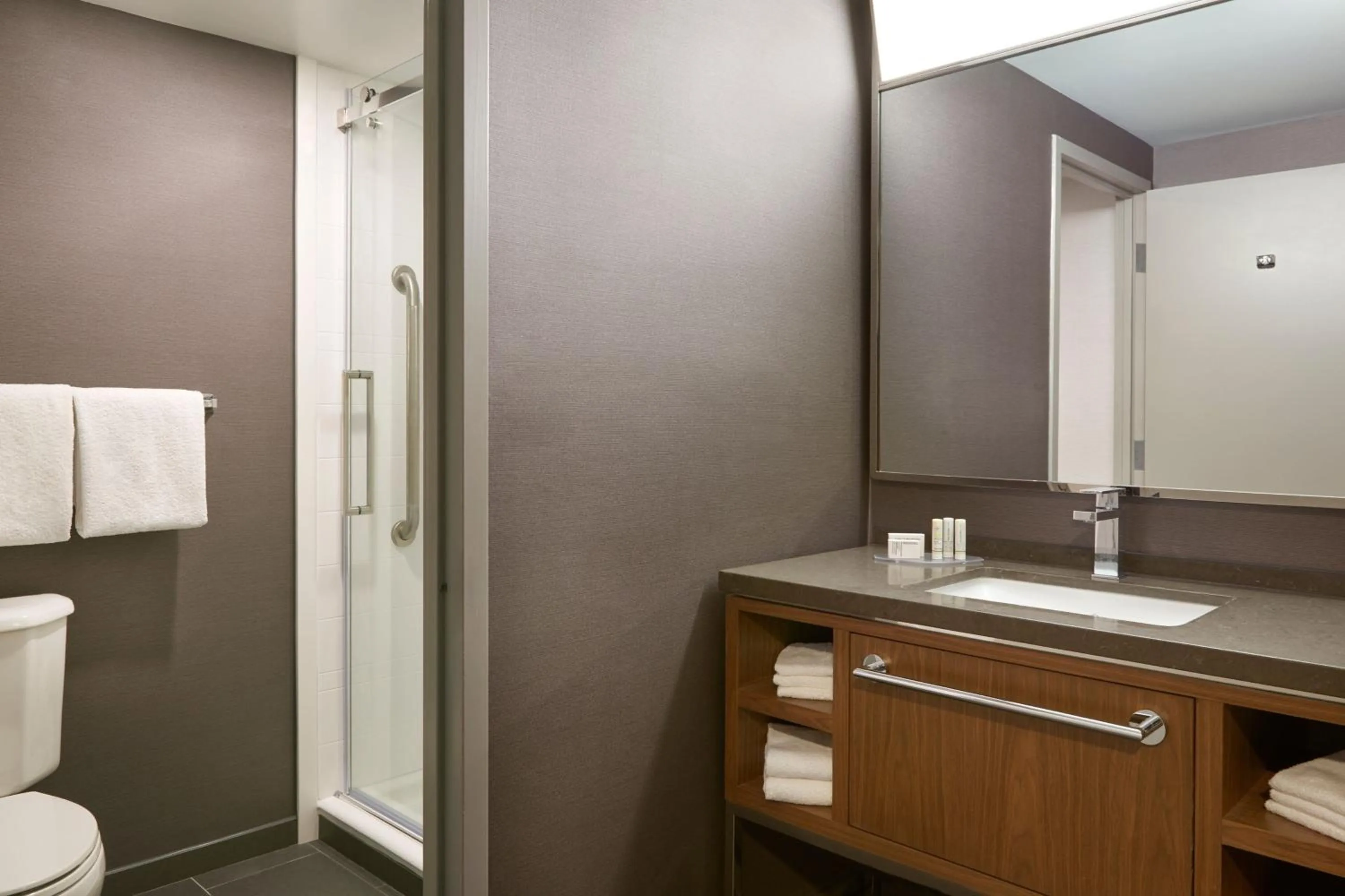Bathroom in Courtyard by Marriott Toronto Markham