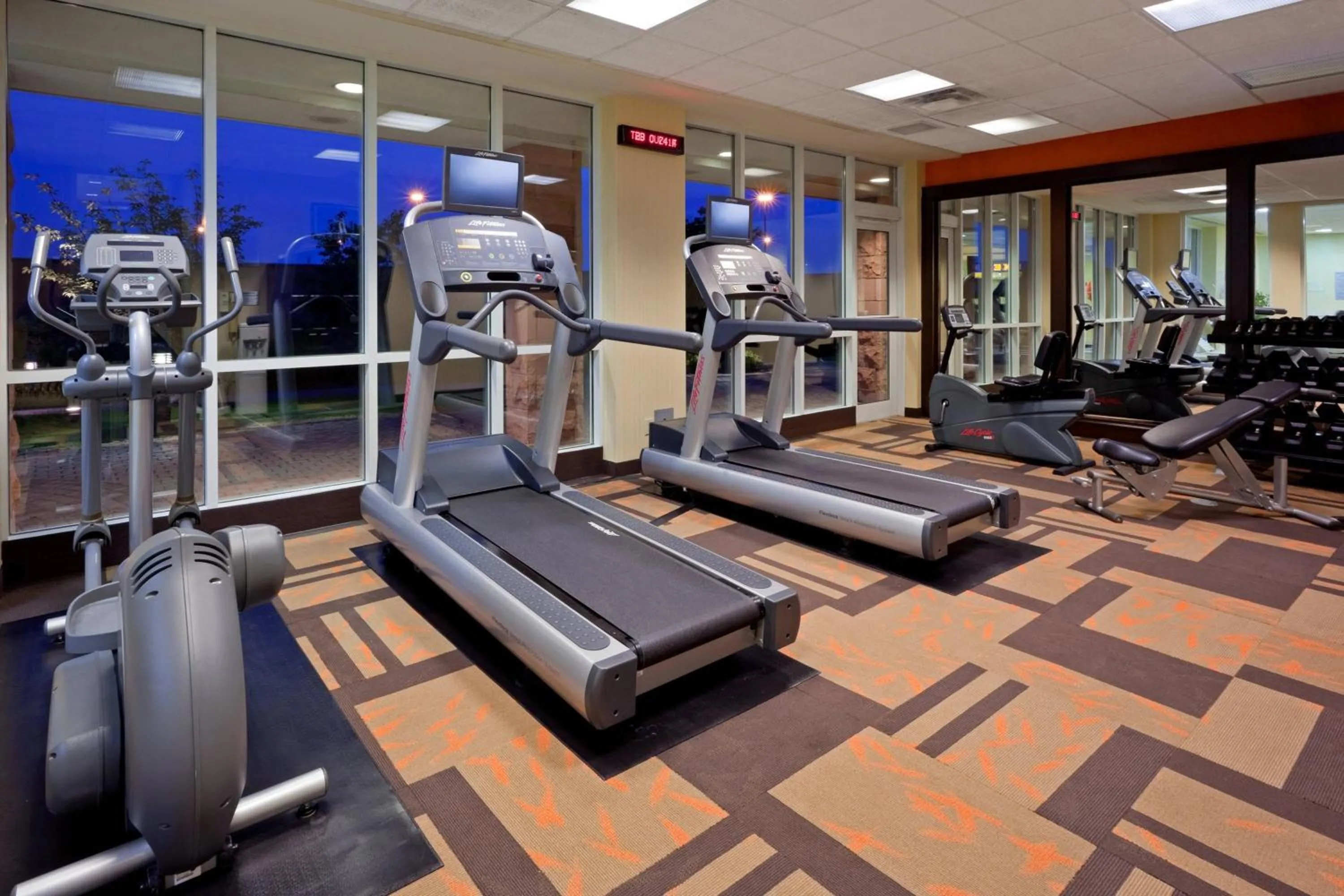 Fitness centre/facilities in Courtyard by Marriott Toronto Markham