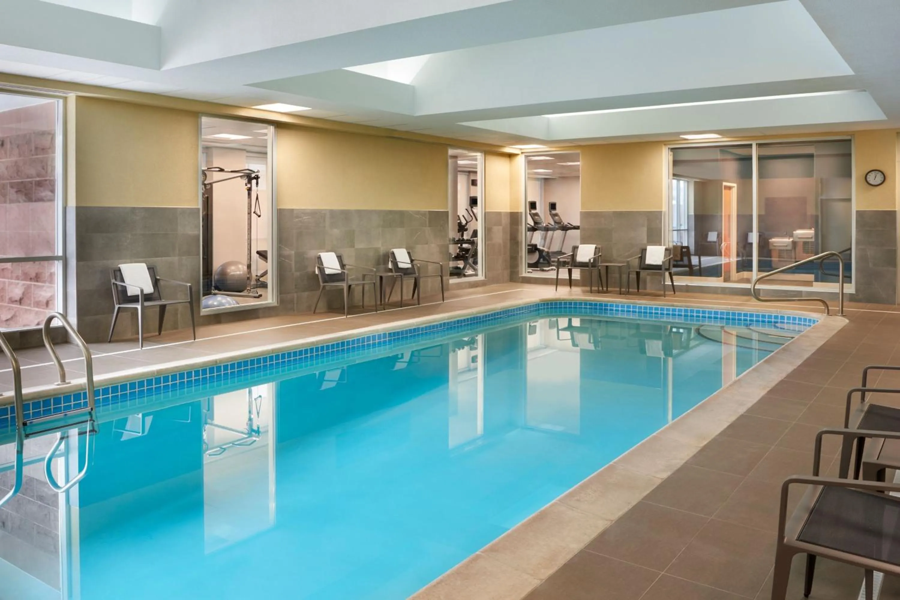 Swimming pool in Courtyard by Marriott Toronto Markham