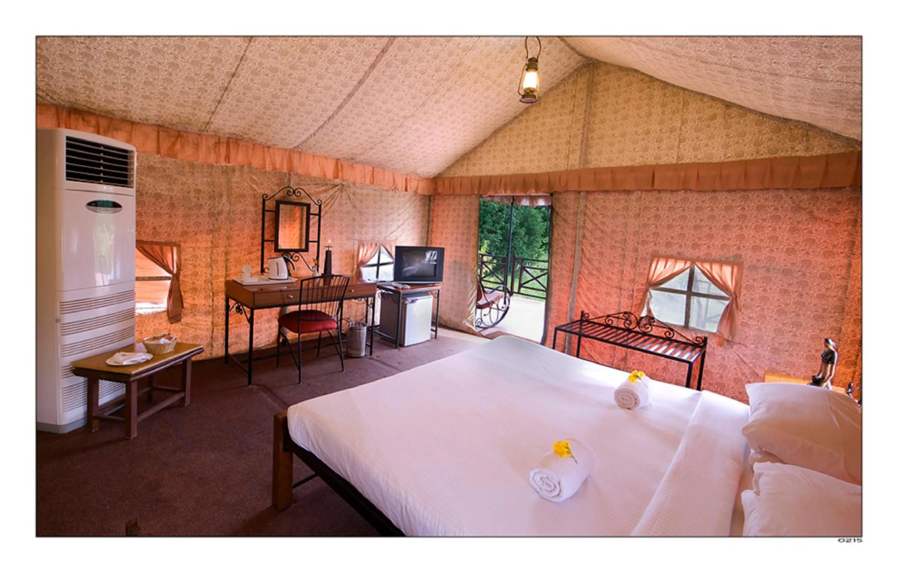 Photo of the whole room, Bed in Sterling Kanha