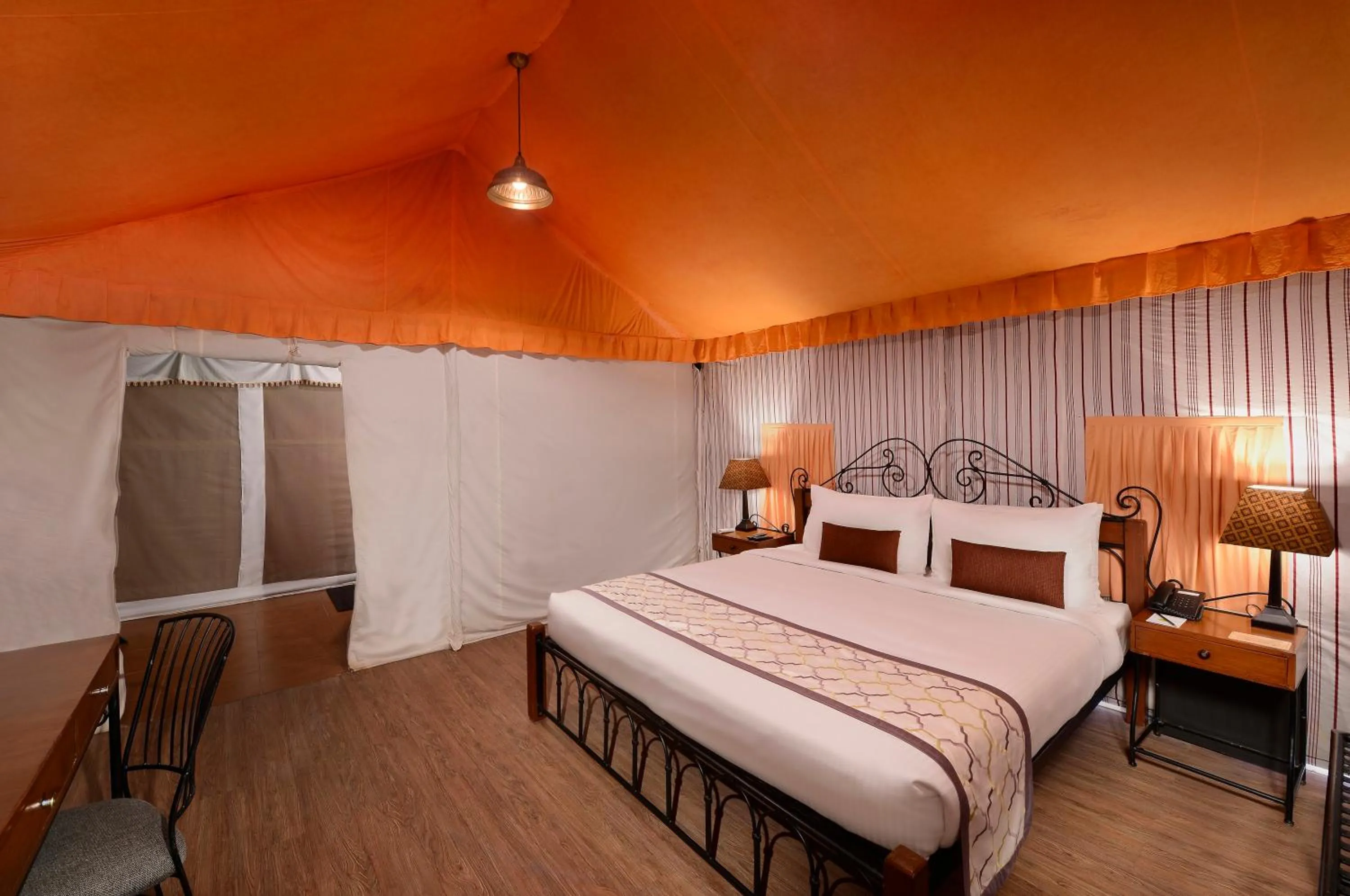 Bedroom, Bed in Sterling Kanha