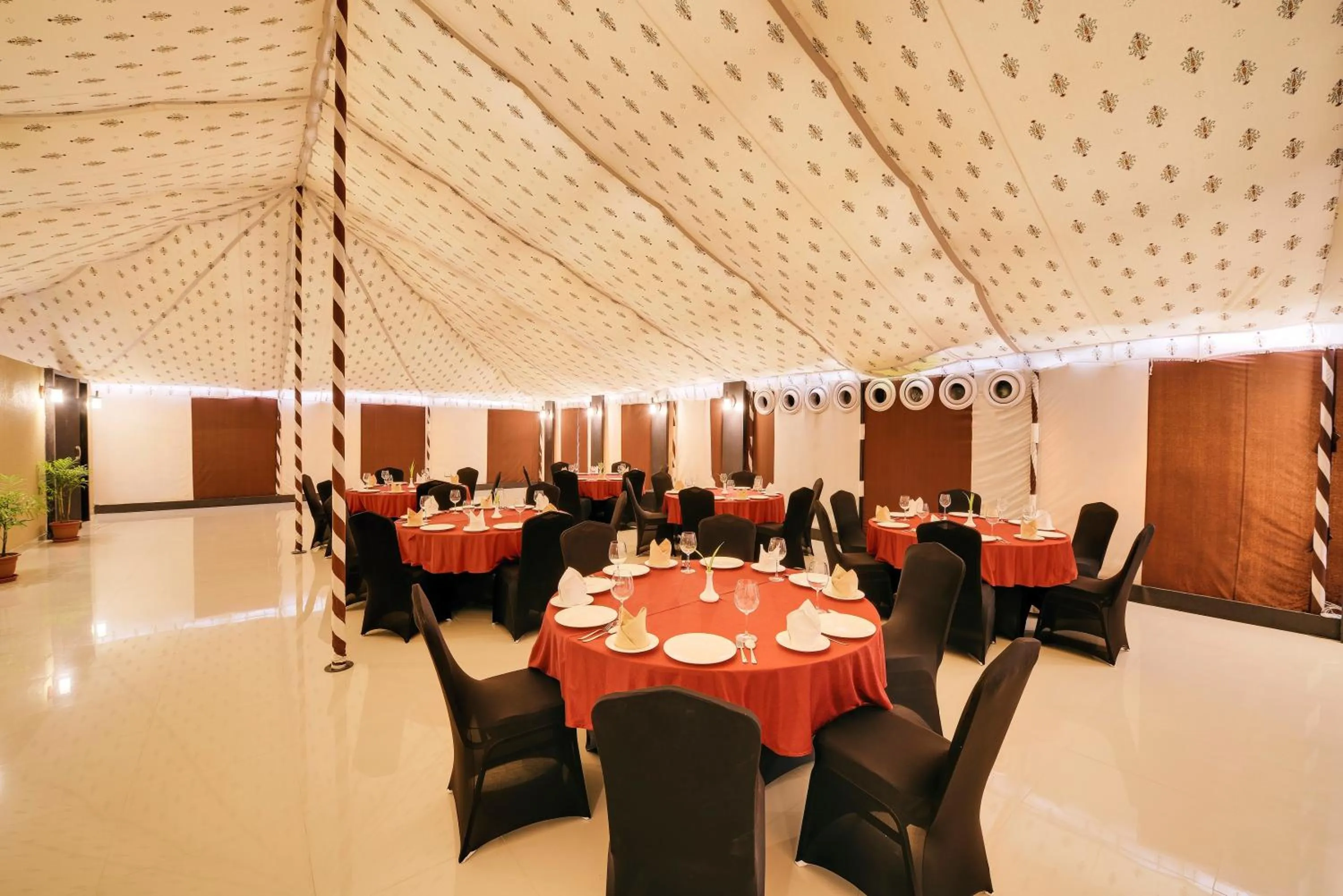 Banquet/Function facilities in Sterling Kanha