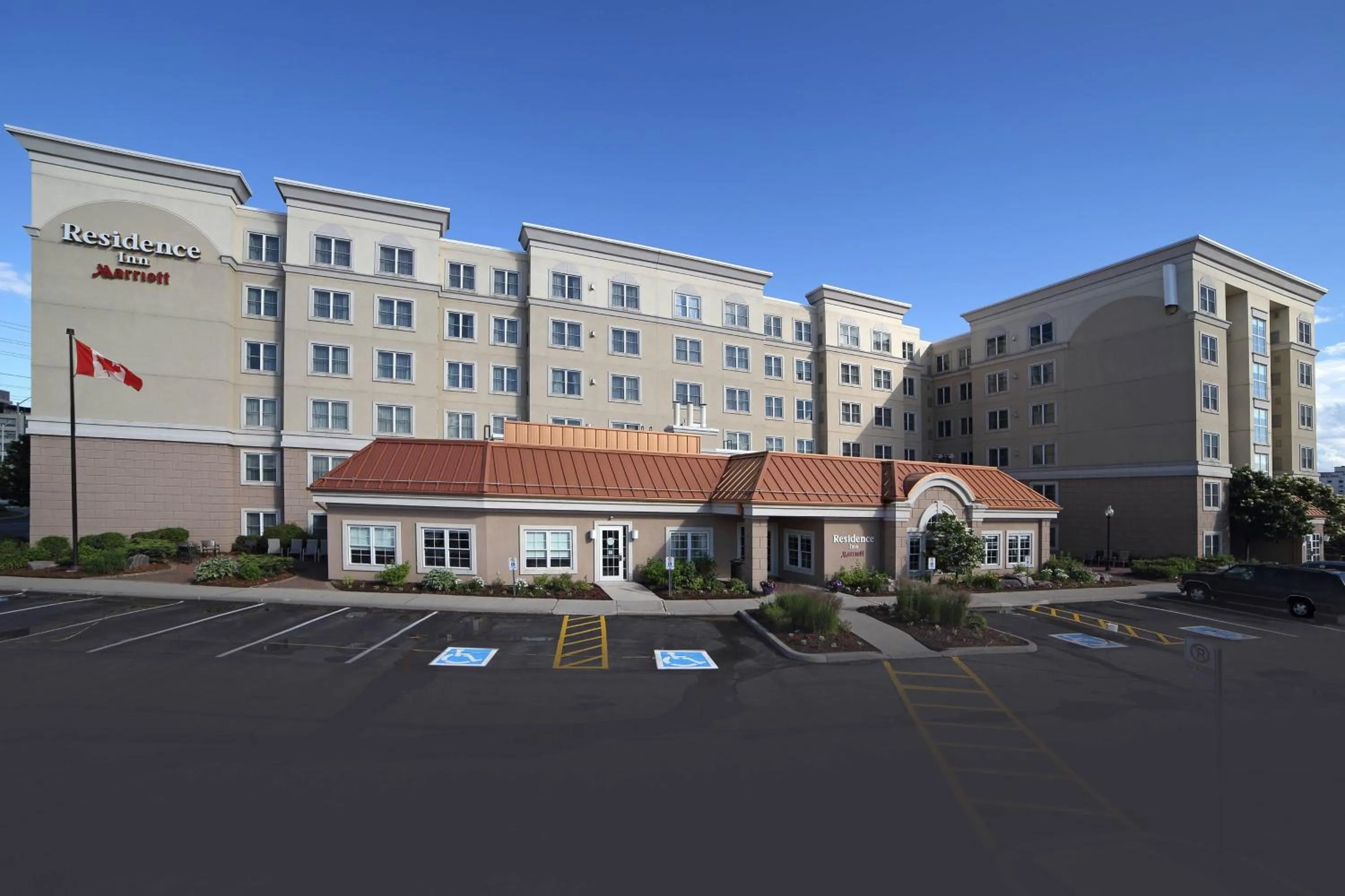 Property building in Residence Inn by Marriott Mississauga-Airport Corporate Centre West
