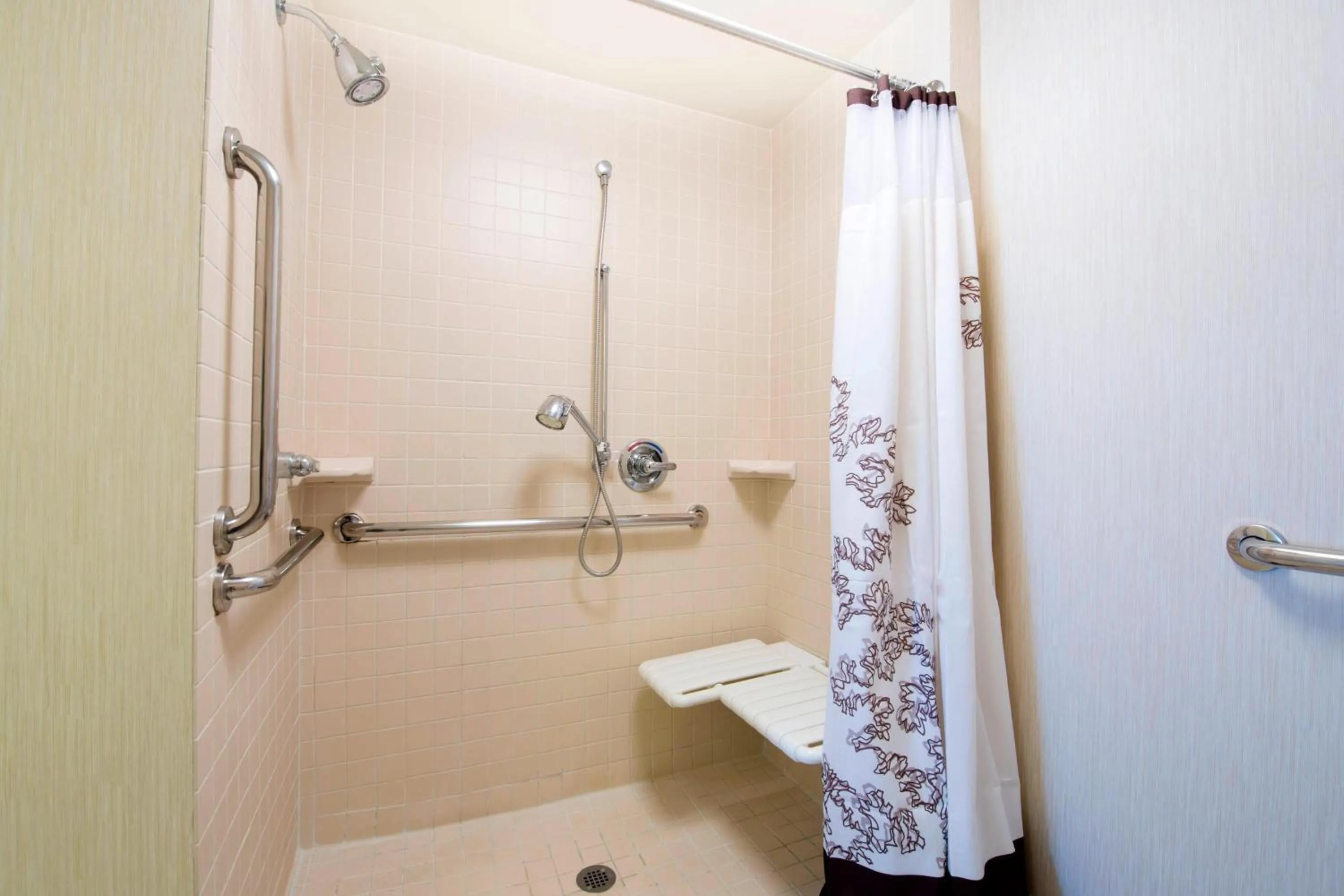 Bathroom in Residence Inn by Marriott Mississauga-Airport Corporate Centre West