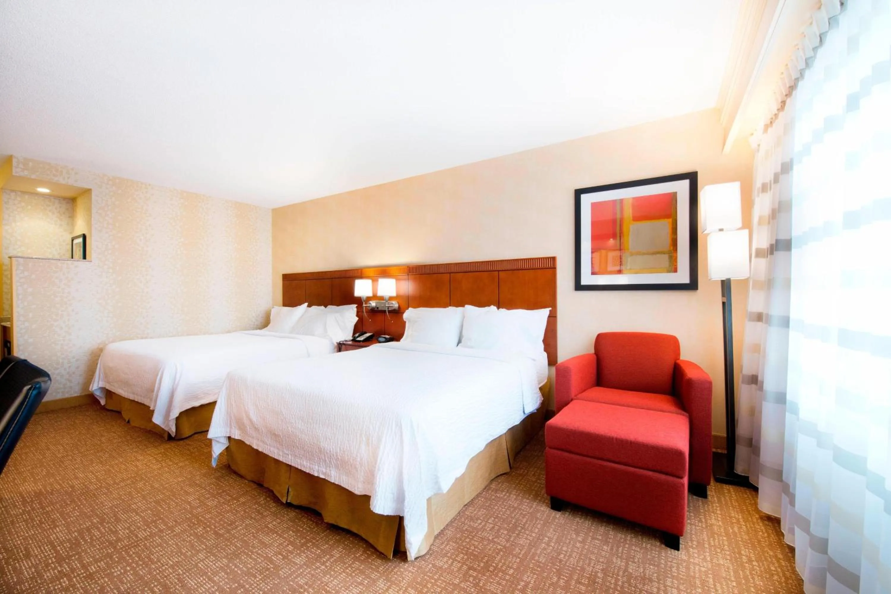 Photo of the whole room, Bed in Courtyard by Marriott Mississauga-Airport Corporate Centre West