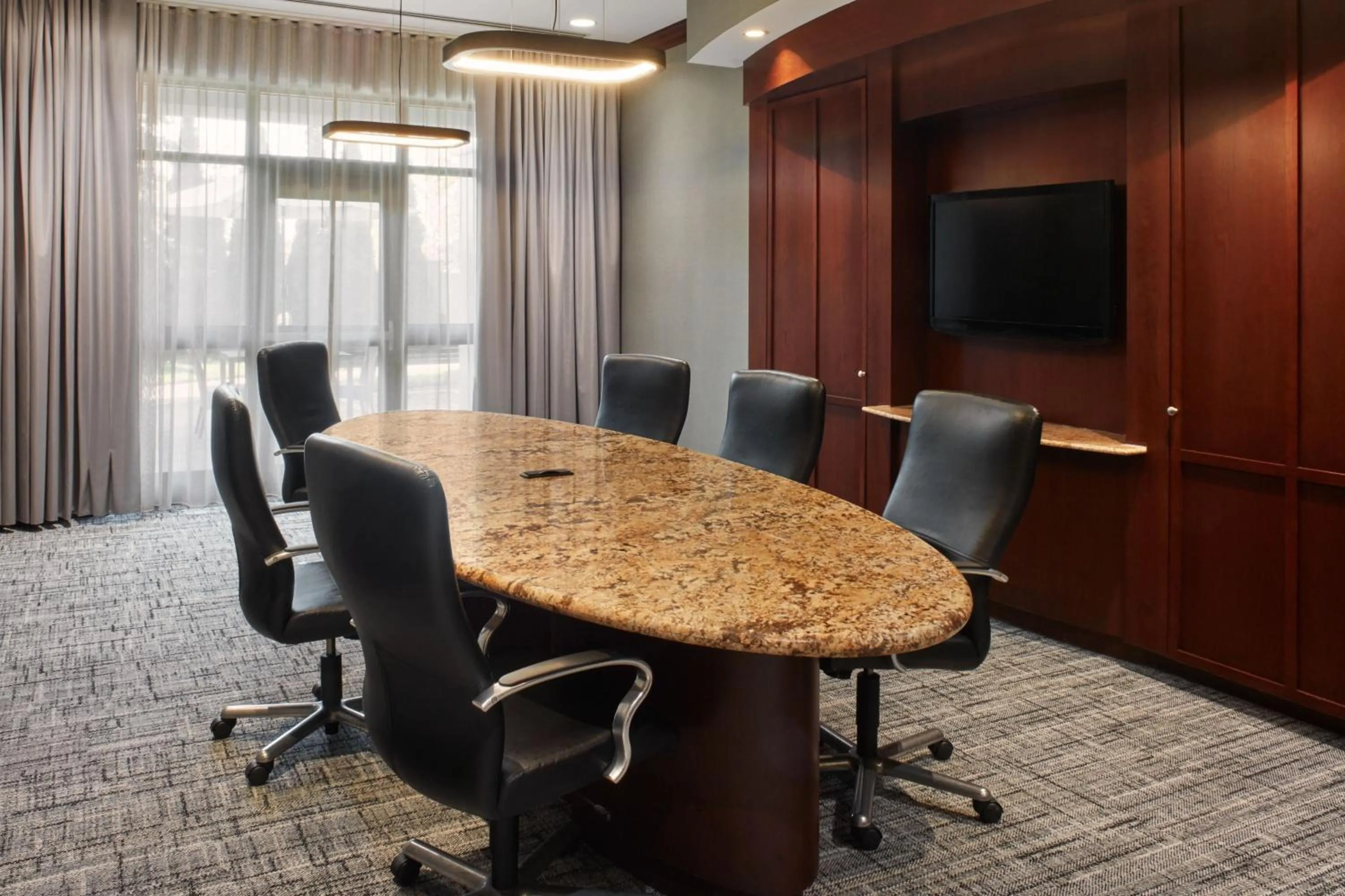Meeting/conference room in Courtyard by Marriott Mississauga-Airport Corporate Centre West