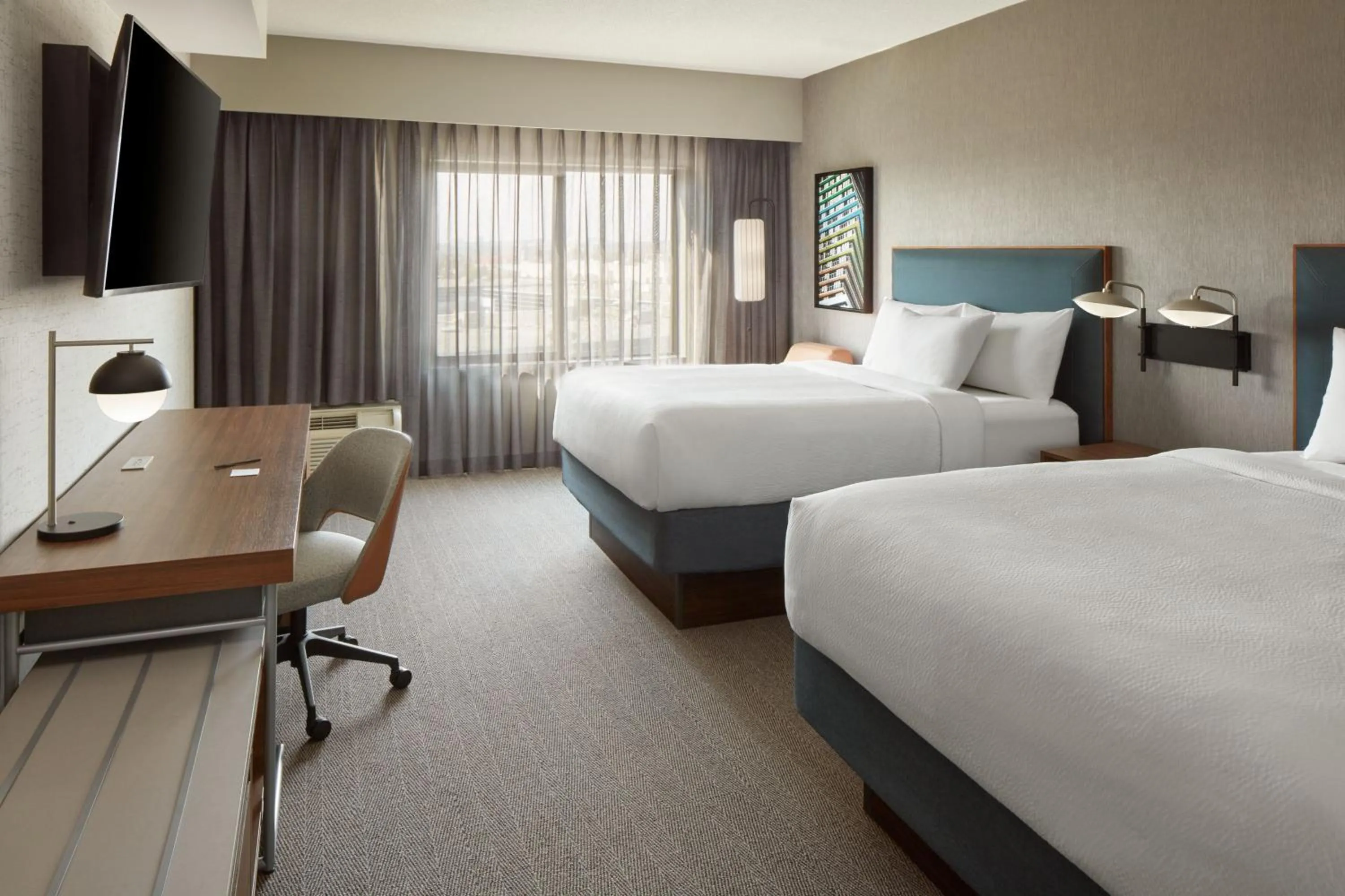 Photo of the whole room, Bed in Courtyard by Marriott Mississauga-Airport Corporate Centre West