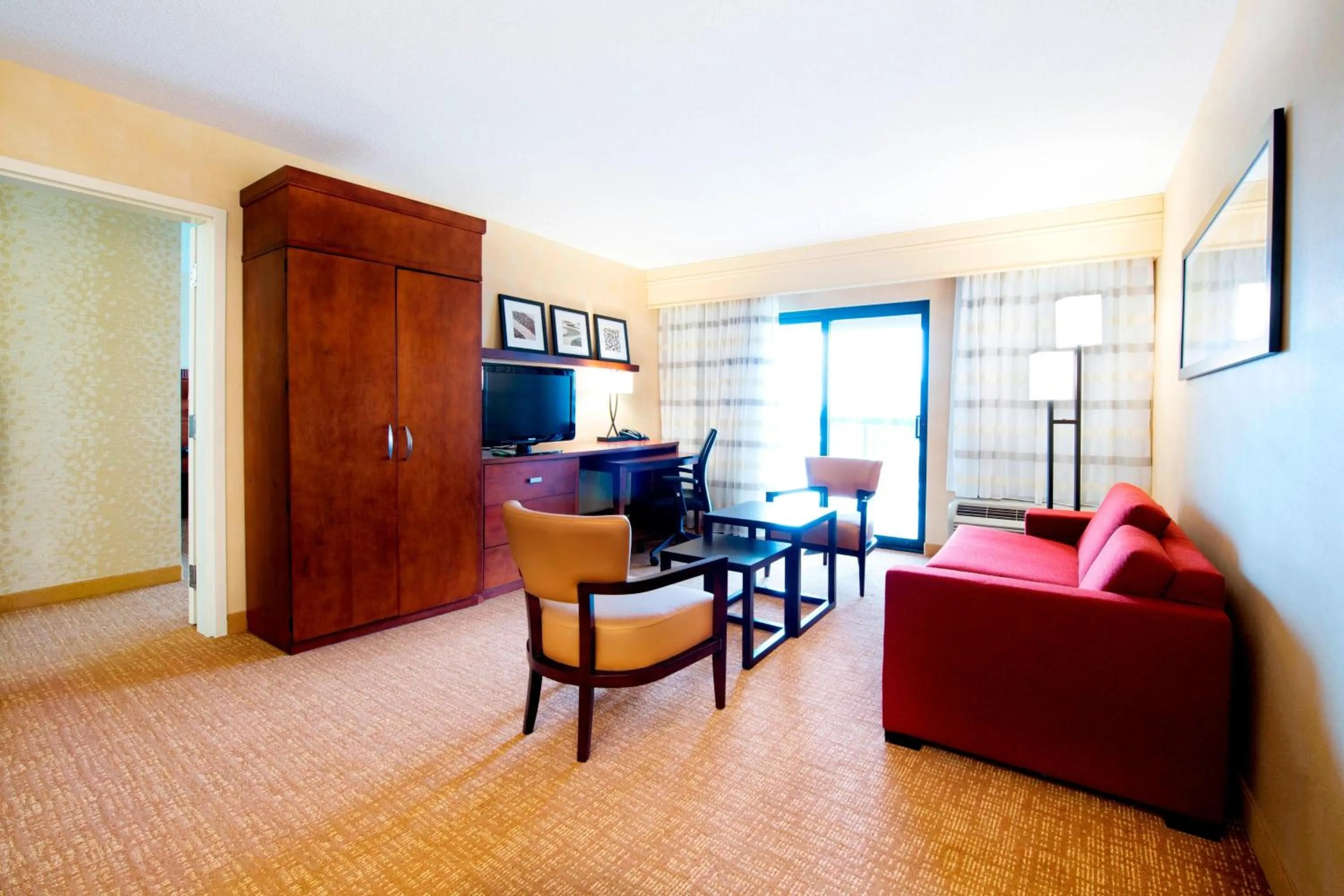 Living room, Bed in Courtyard by Marriott Mississauga-Airport Corporate Centre West