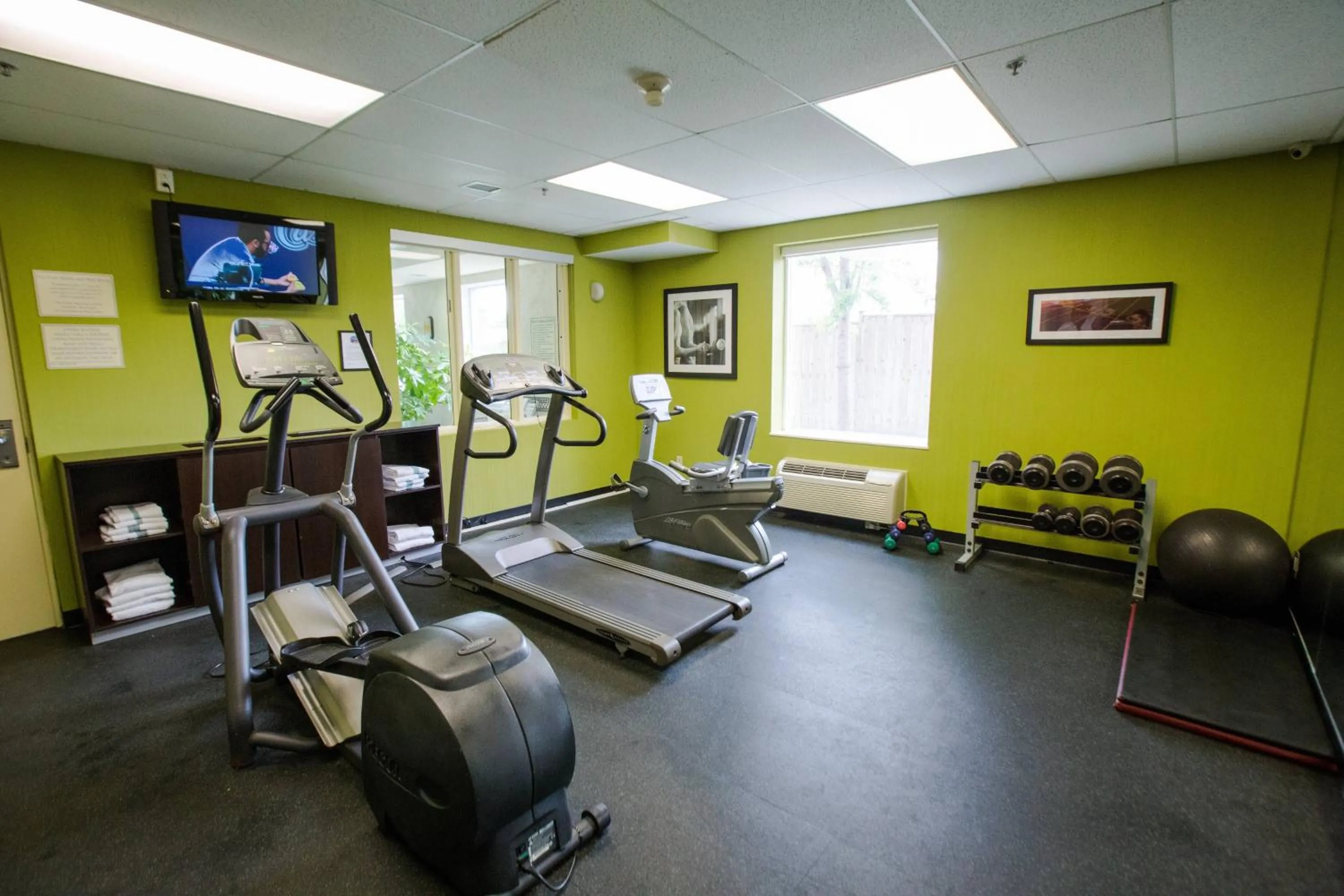 Fitness centre/facilities in Fairfield Inn by Marriott Toronto Oakville