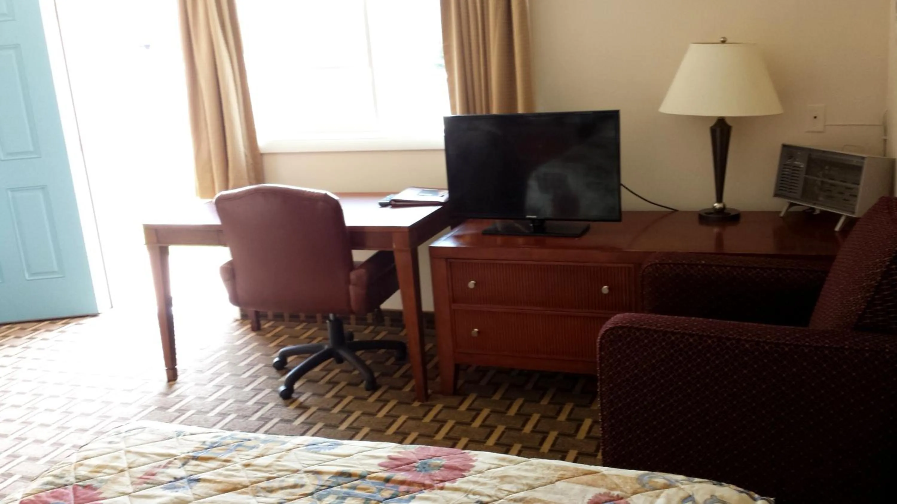 Seating area in Executive Inn & Suites
