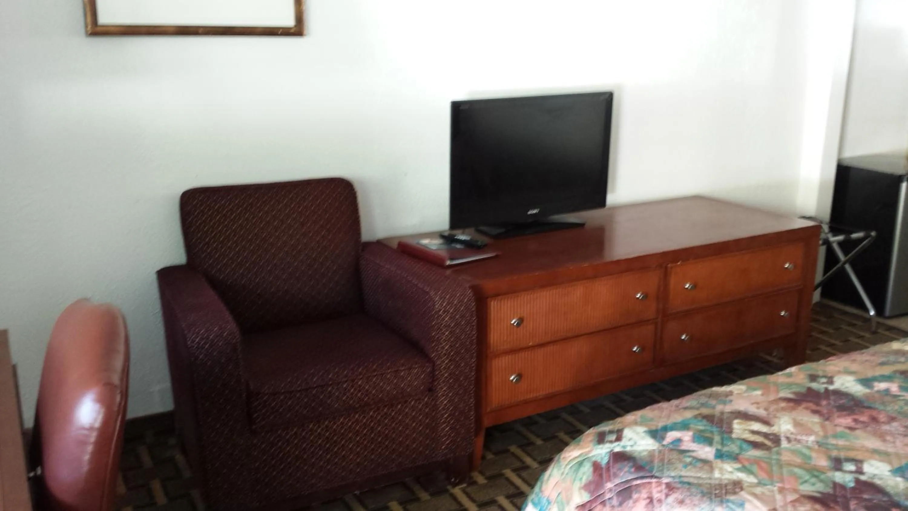 TV and multimedia in Executive Inn & Suites
