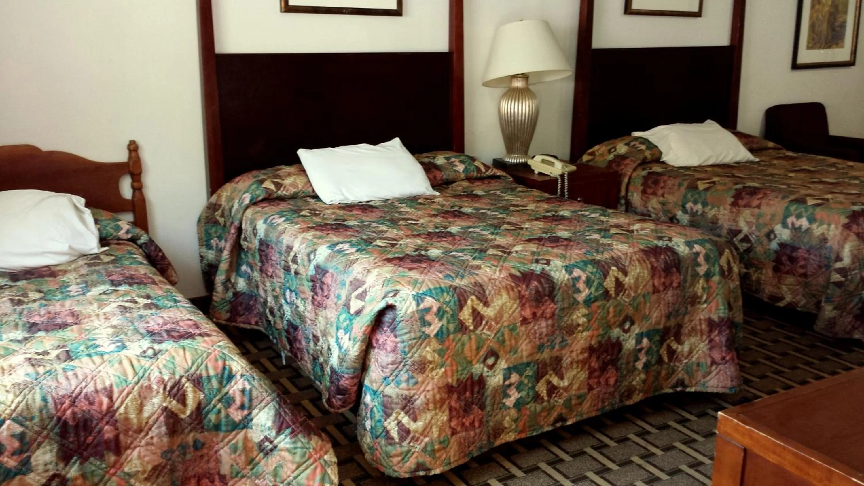 Bedroom in Executive Inn & Suites