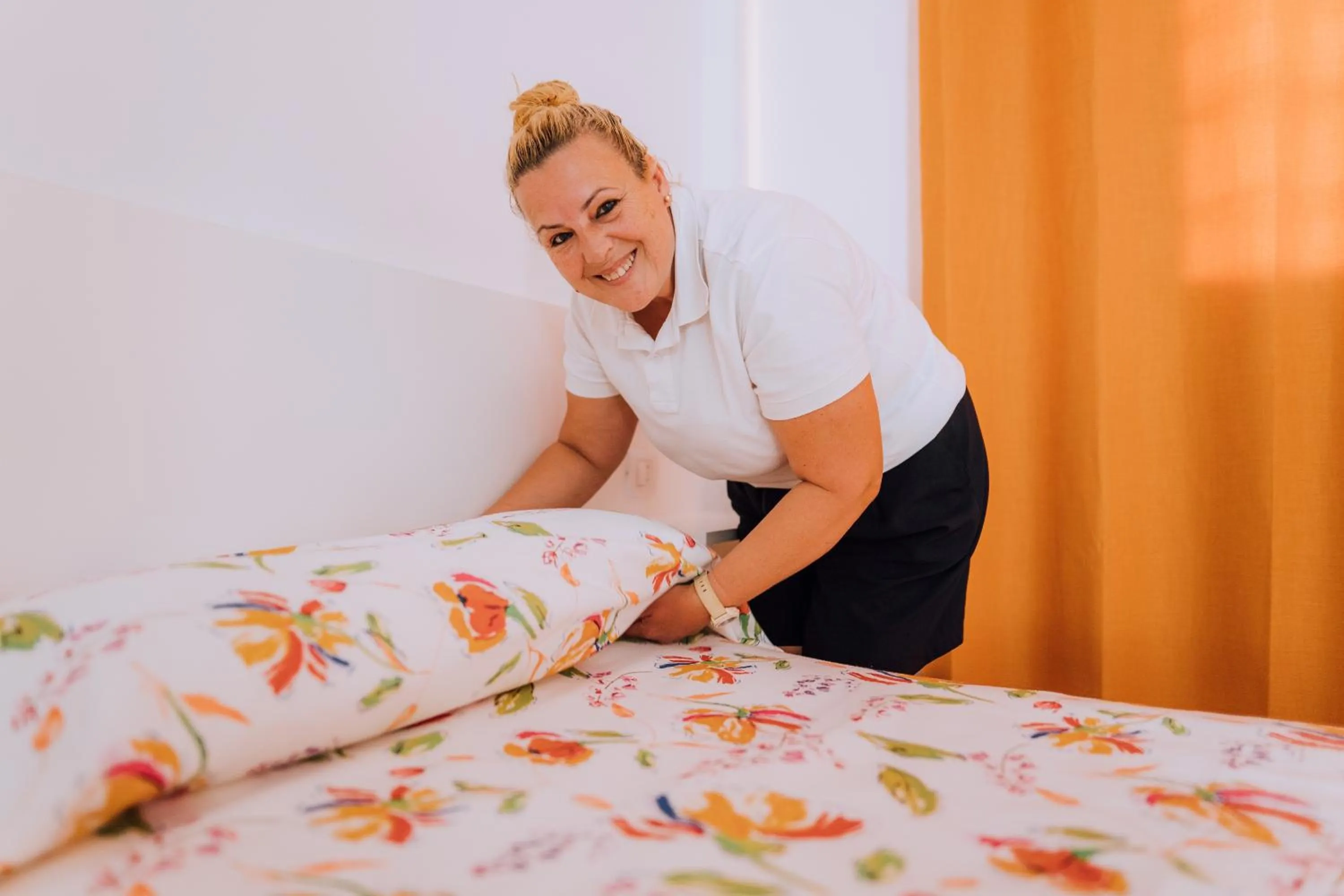 Staff, Bed in Apartamentos Moraña