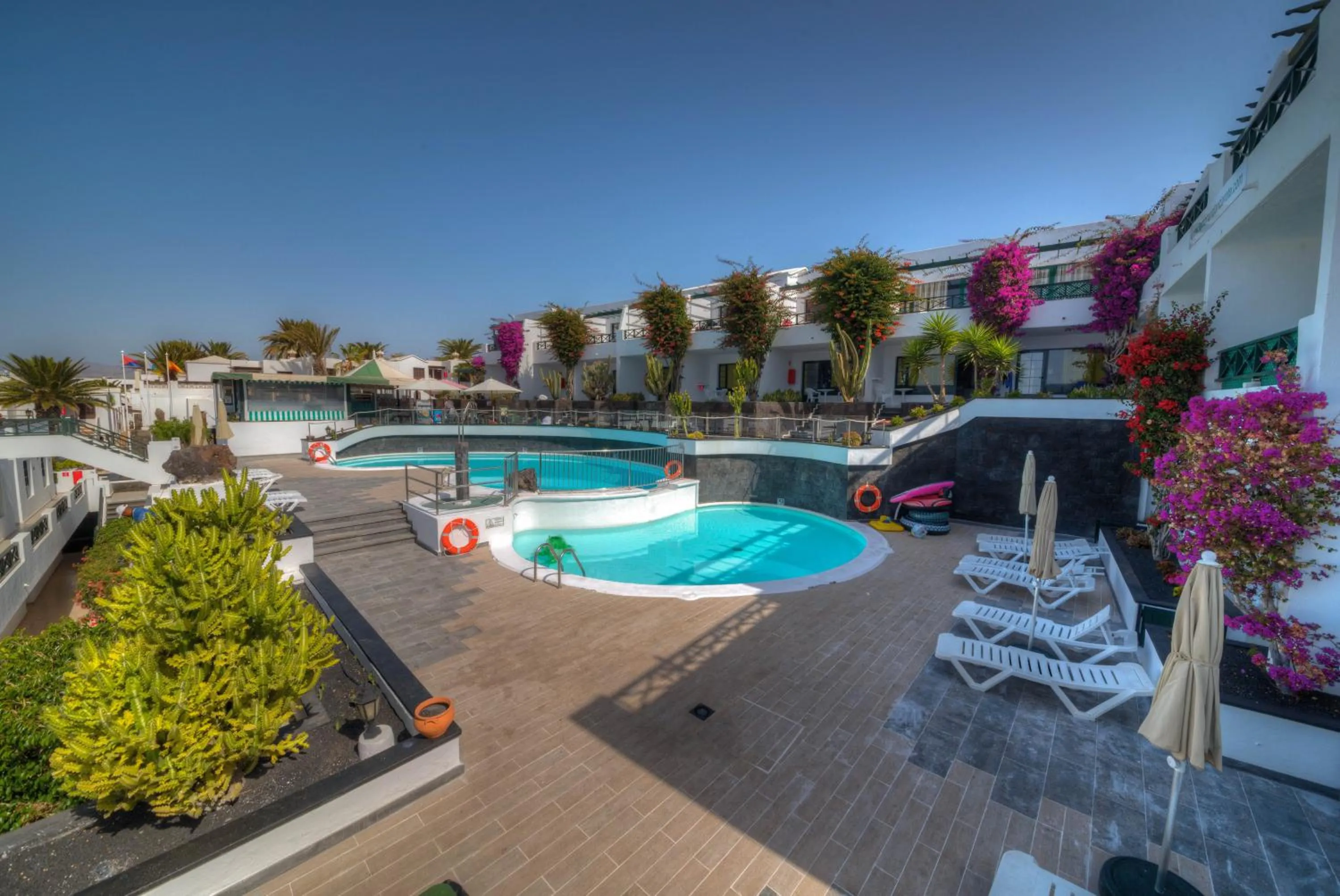 Swimming pool in Apartamentos Moraña