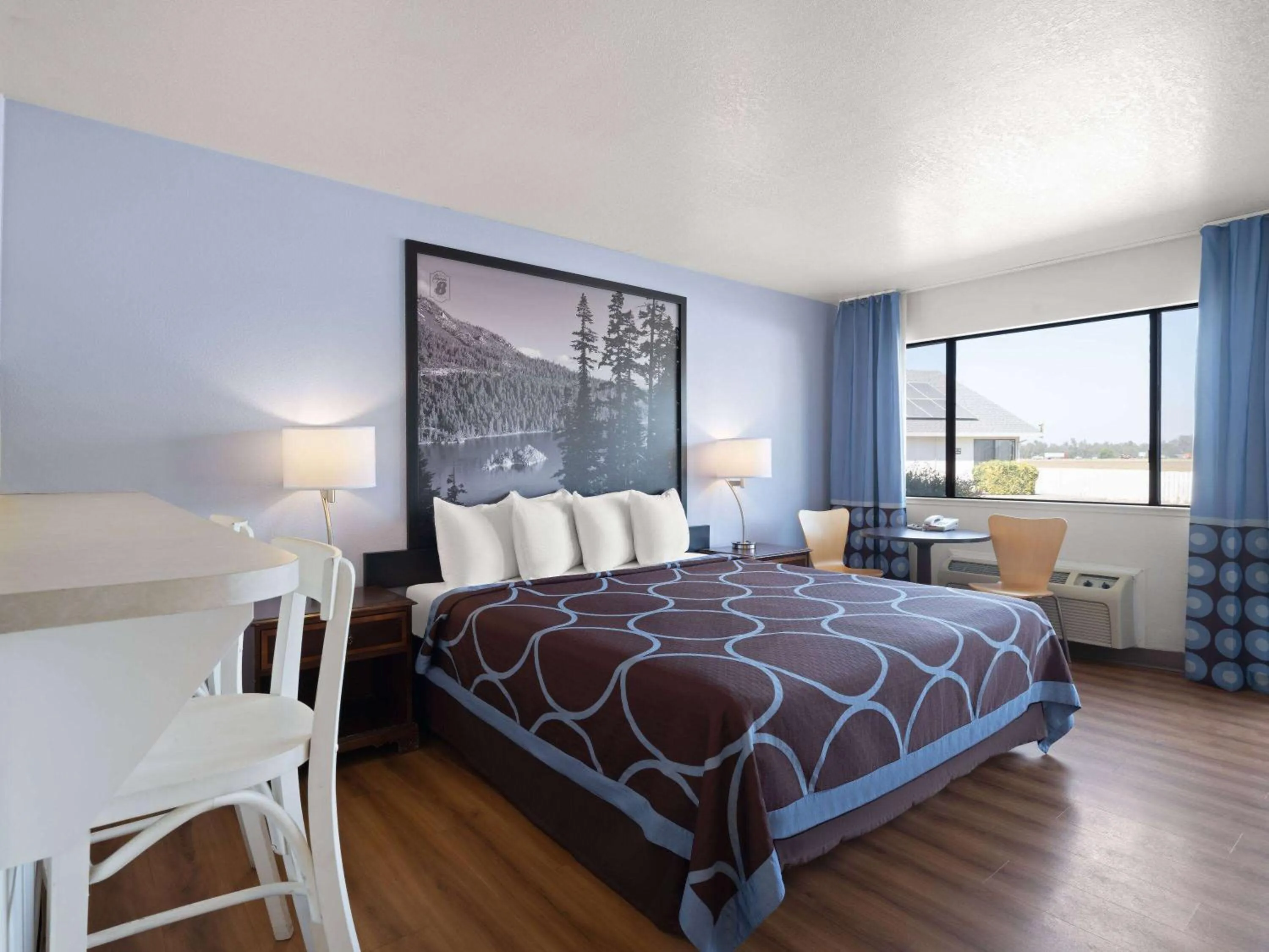 Photo of the whole room, Bed in Super 8 by Wyndham Dunnigan