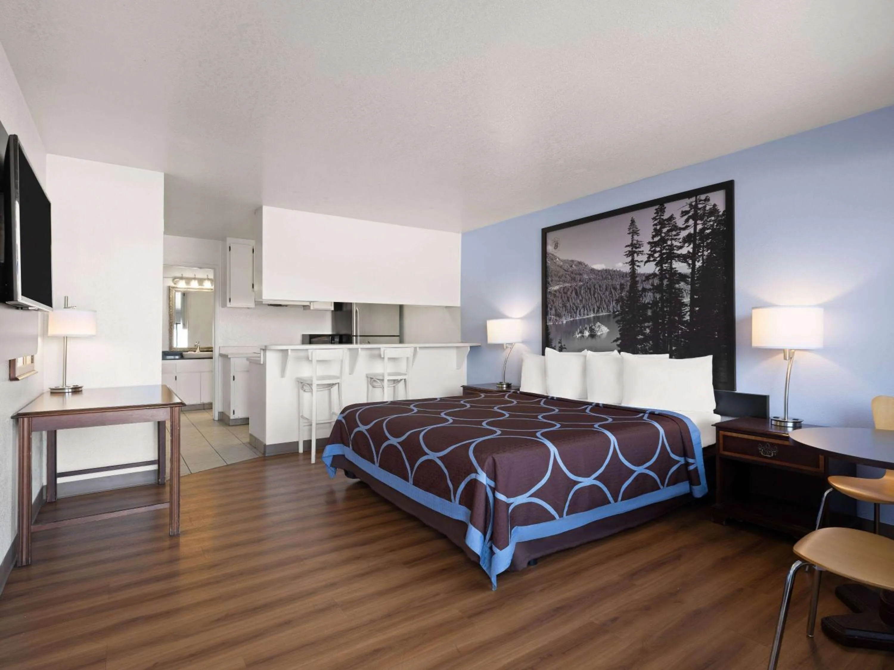 Photo of the whole room, Bed in Super 8 by Wyndham Dunnigan