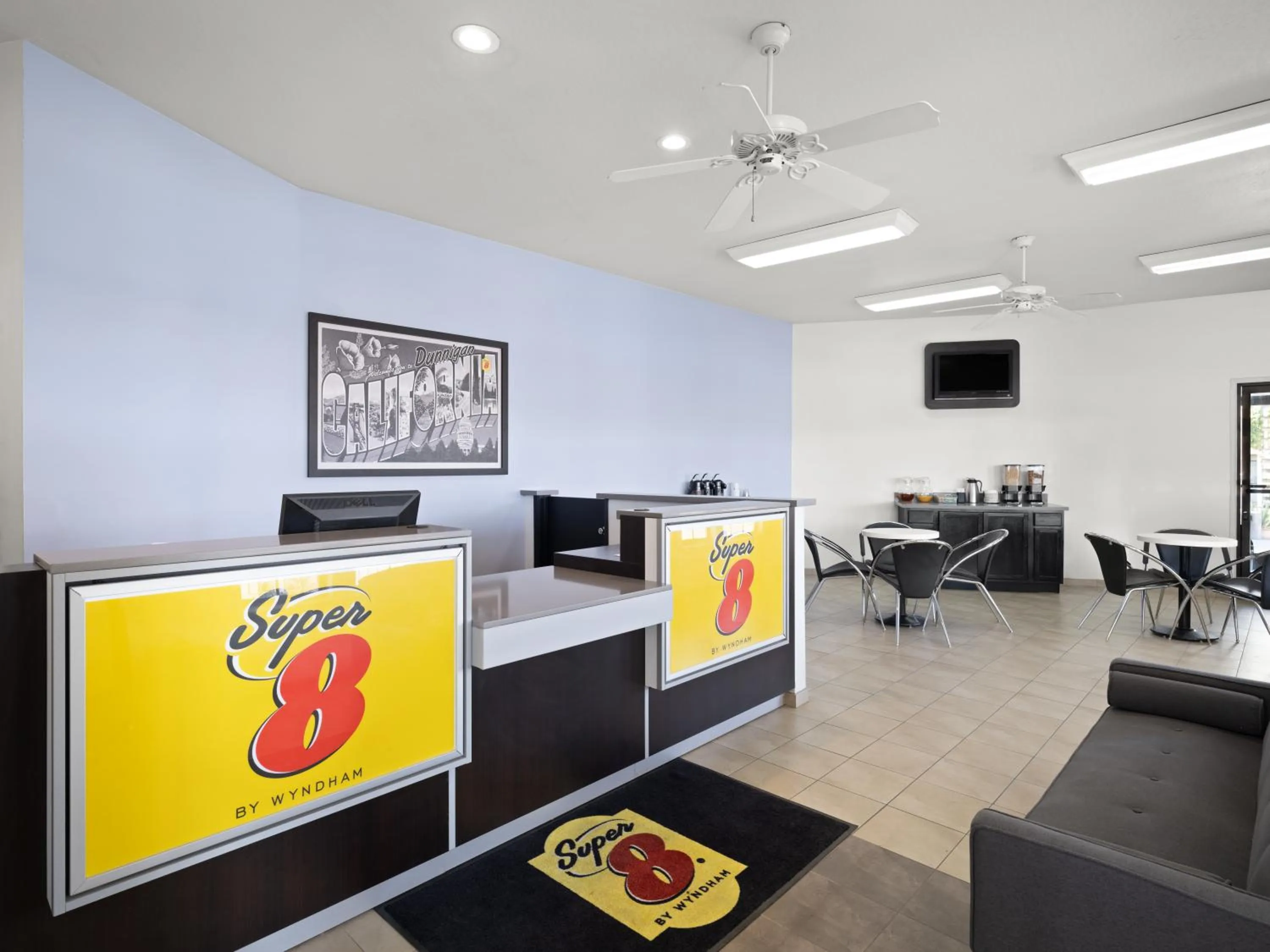 Lobby or reception in Super 8 by Wyndham Dunnigan