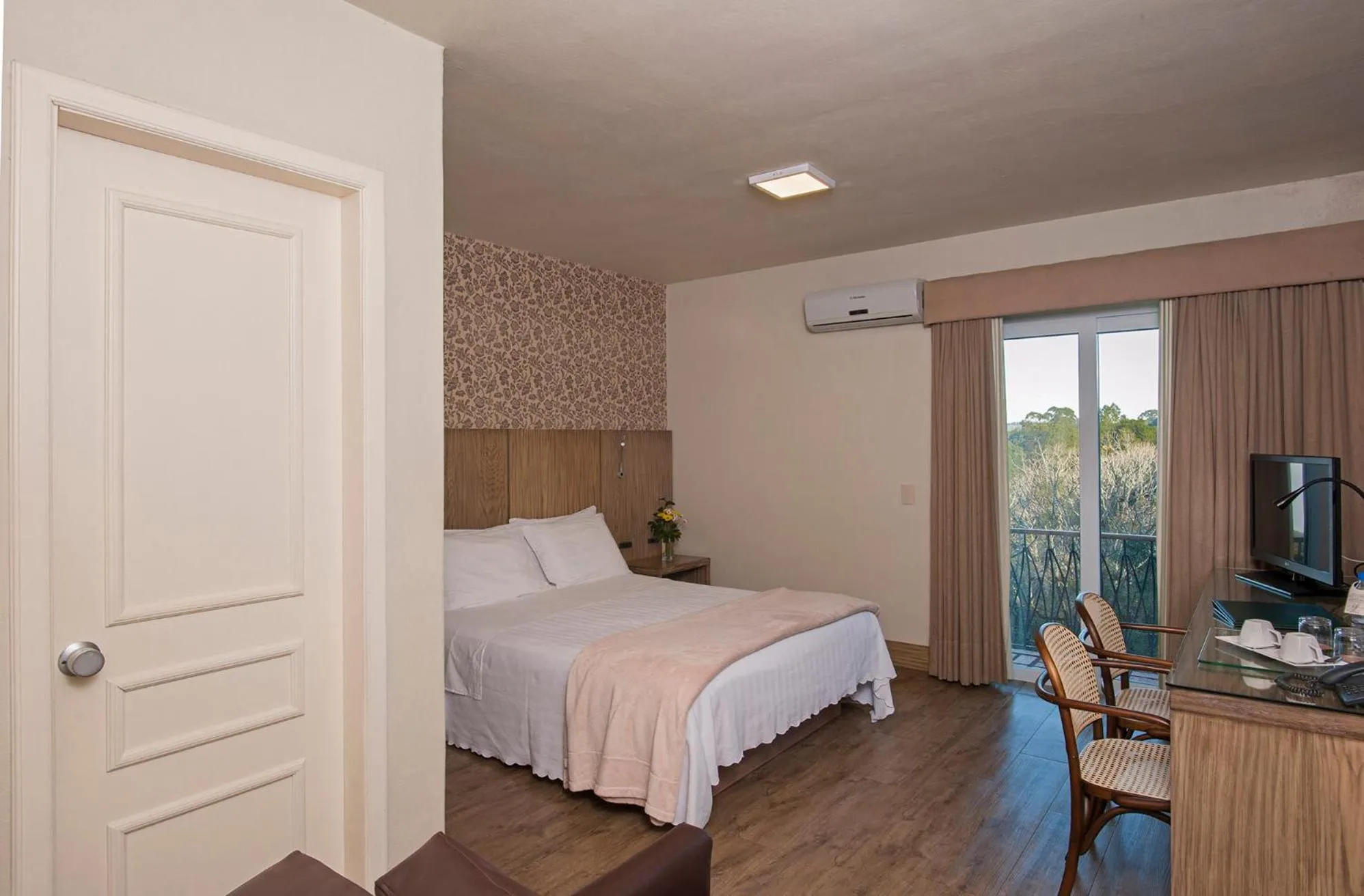 Balcony/Terrace, Bed in Villa Bella Hotel & SPA Gramado